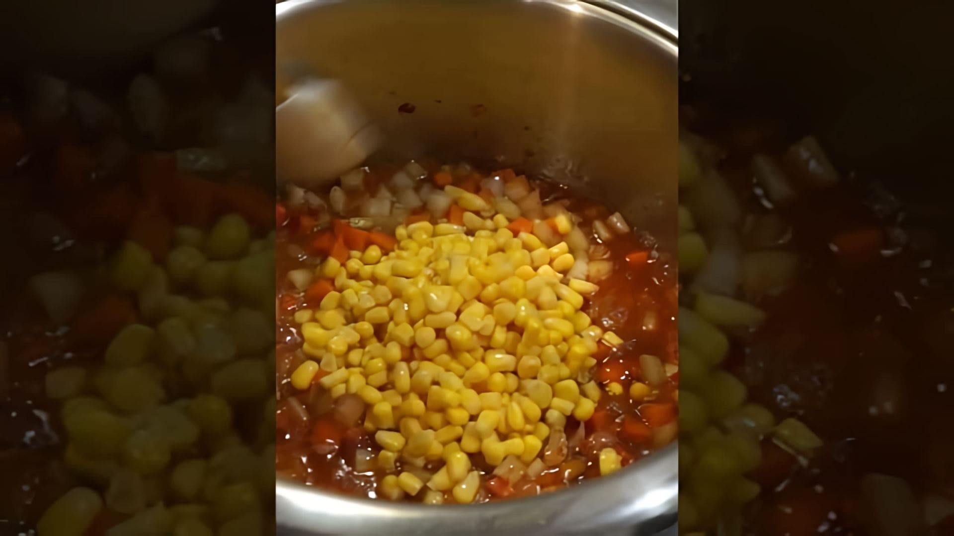 Мексиканский суп Менудо Рохо - это латиноамериканский рецепт, который готовится из рубца и чили