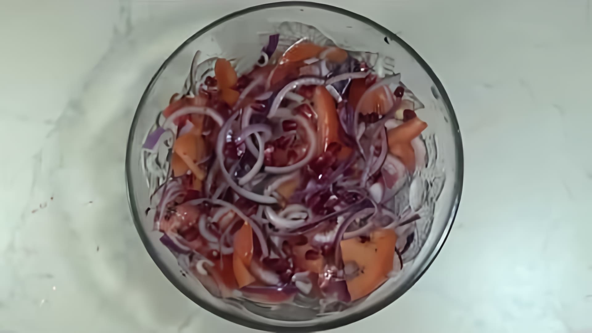 Шакароб по-фергански - это салат, который идеально подходит к плову, шашлыку и другим мясным блюдам