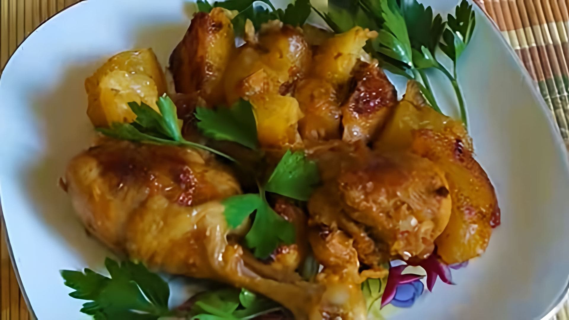 Видео рецепт куриных ножек и картофеля, приготовленных в мультиварке