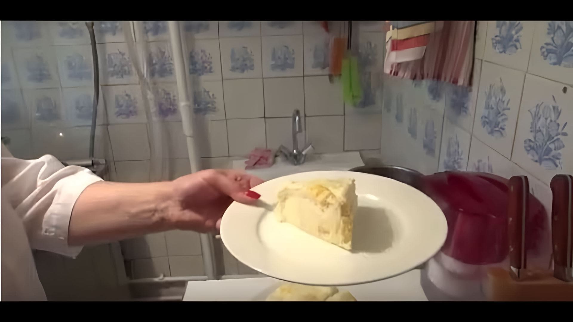В этом видео демонстрируется процесс приготовления парового омлета