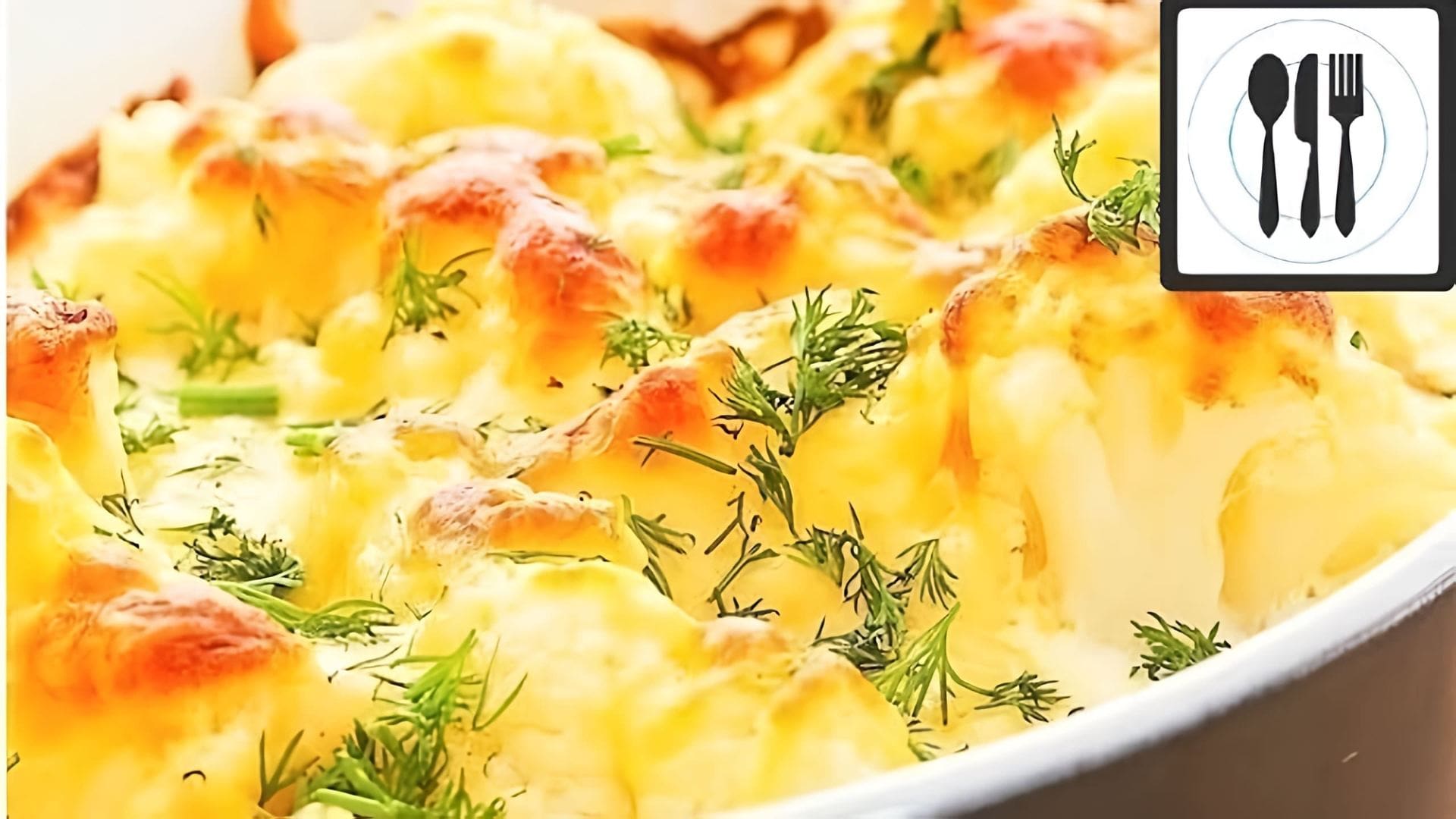 В этом видео демонстрируется рецепт приготовления цветной капусты в духовке с сыром