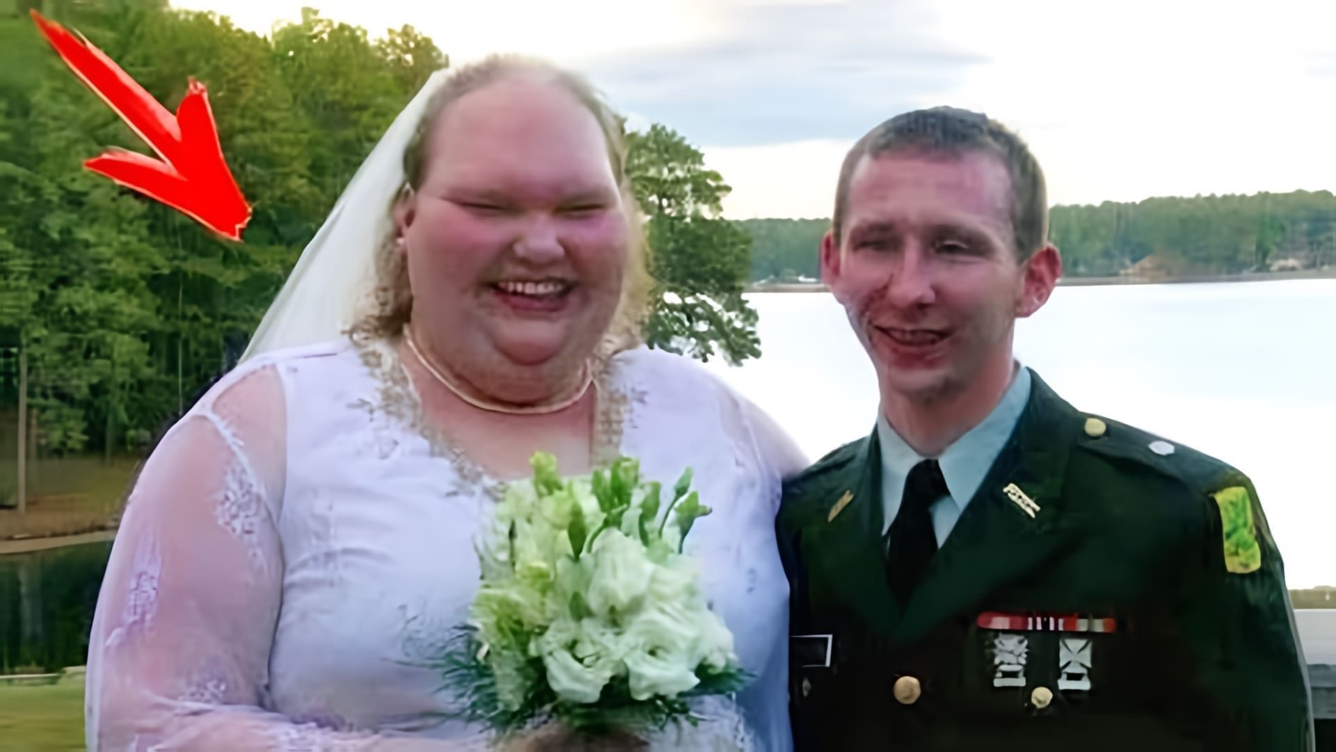 В этом видео рассказывается история необычной пары, которая поженилась в 2008 году