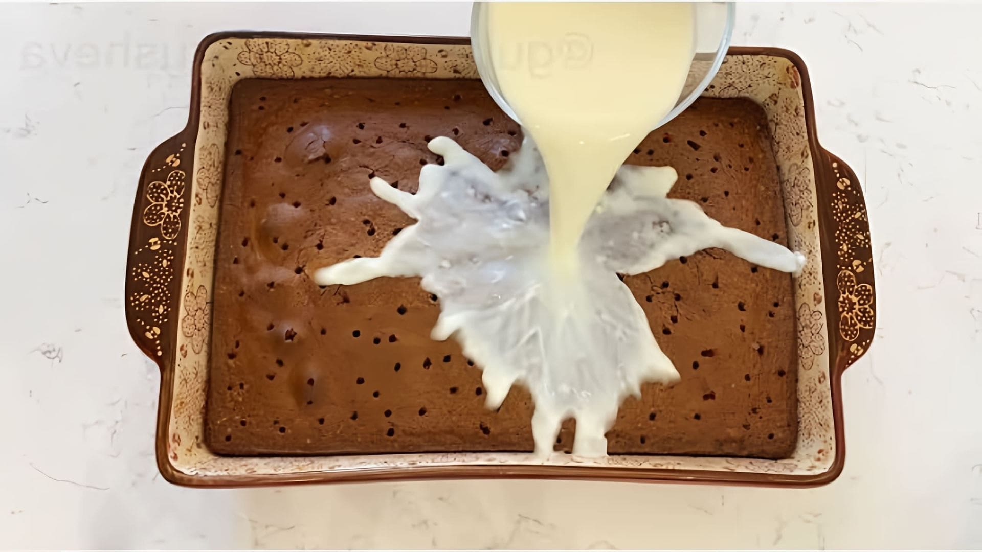 В этом видео Гульжаннат показывает, как приготовить турецкий влажный кекс