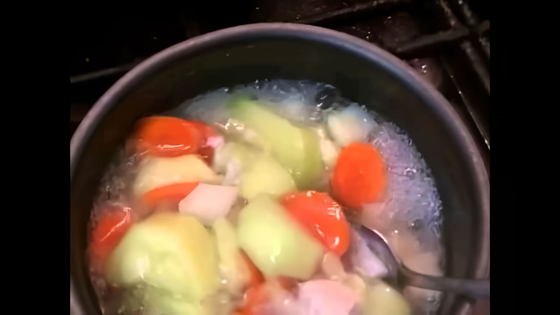 В этом видео-ролике рассказывается о том, как приготовить суп для детей до 1 года