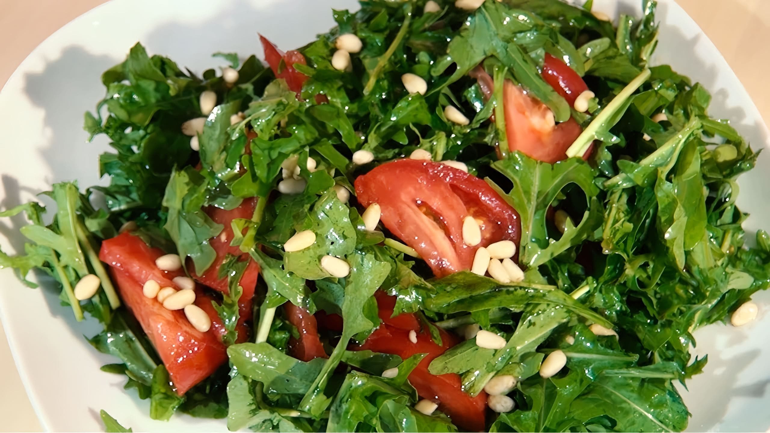 Салат руккола с черри и кедровыми орешками. Салат с рукколой помидорами и кедровыми орешками. Руккола с черри и кедровыми орешками. Салат руккола с черри и кедровыми орешками. Салат руккола с черри и кедровыми орешками.
