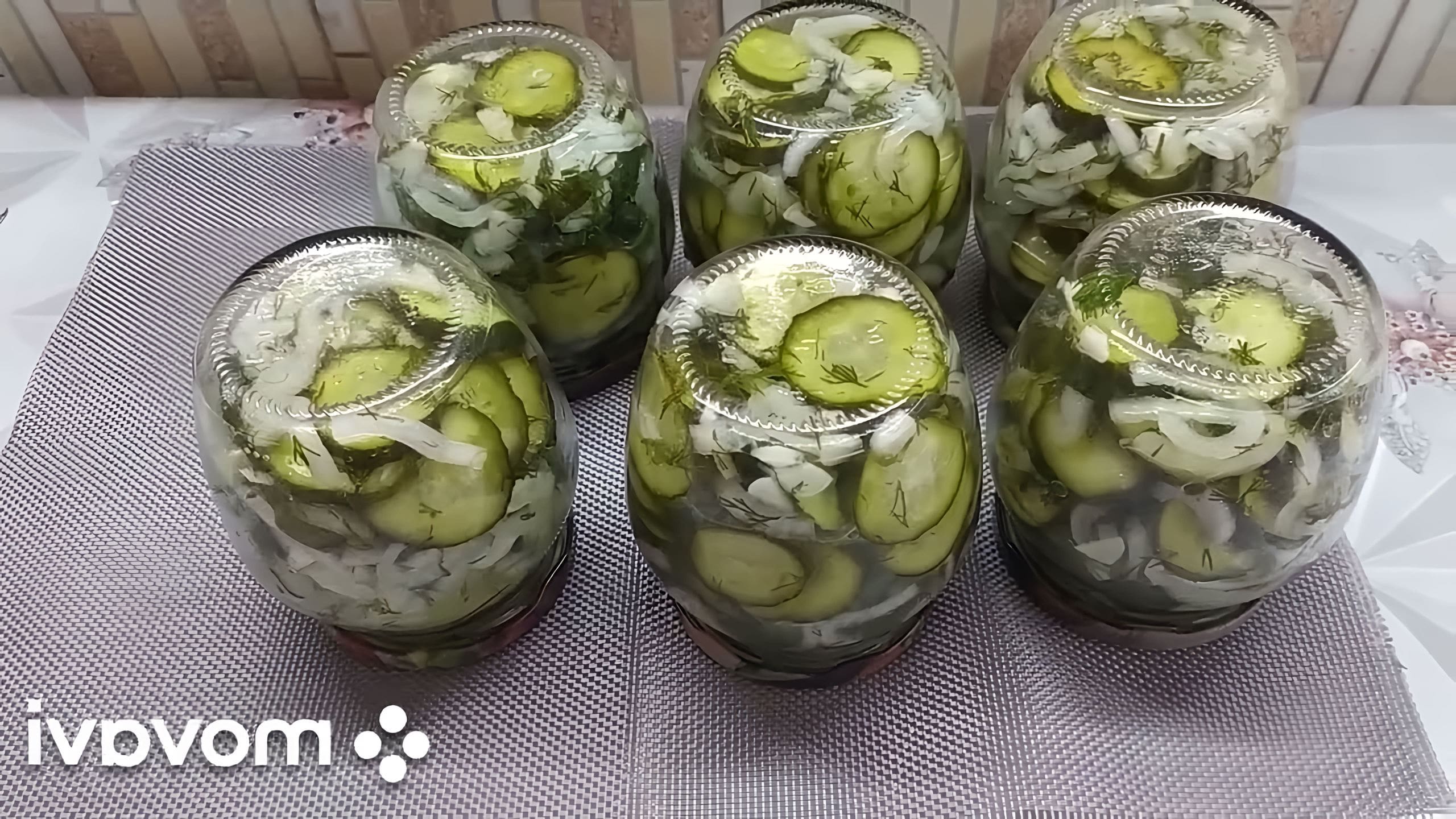 Салат из огурцов на зиму с луком и растительным