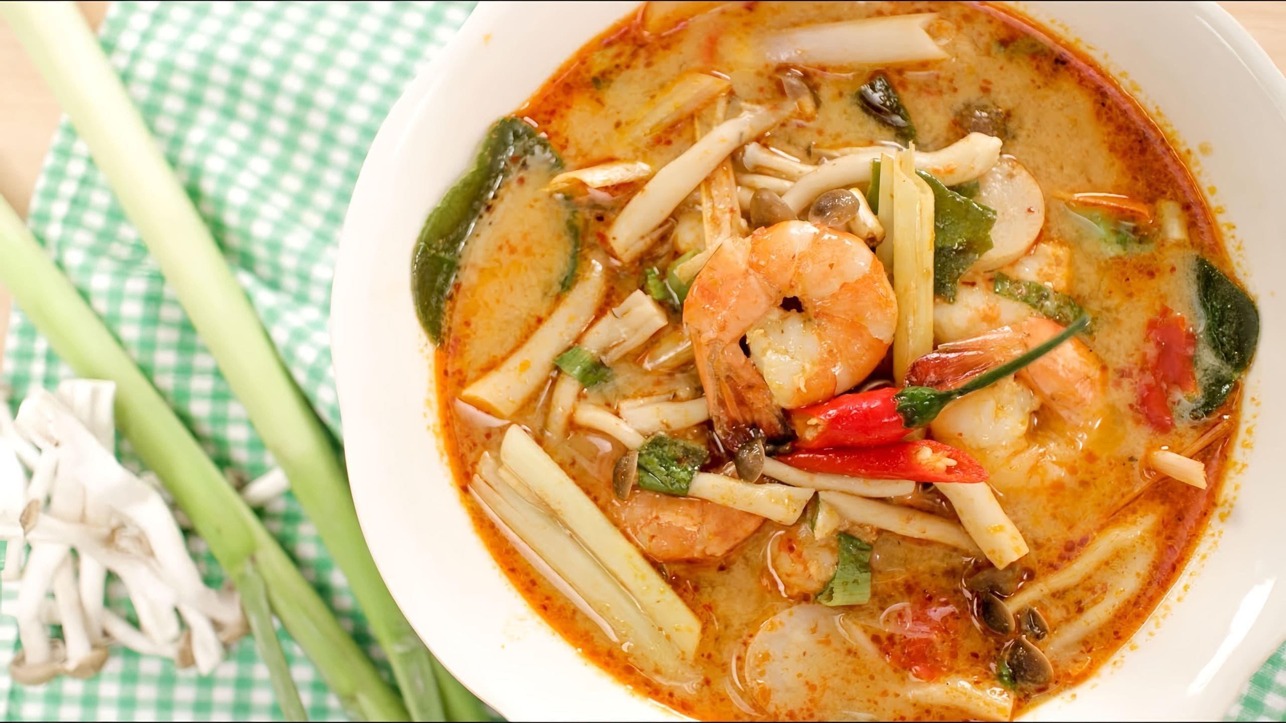 Yum goong. Tom Yum суп. Tom Yum Goong. Лемонграсс для том ям.