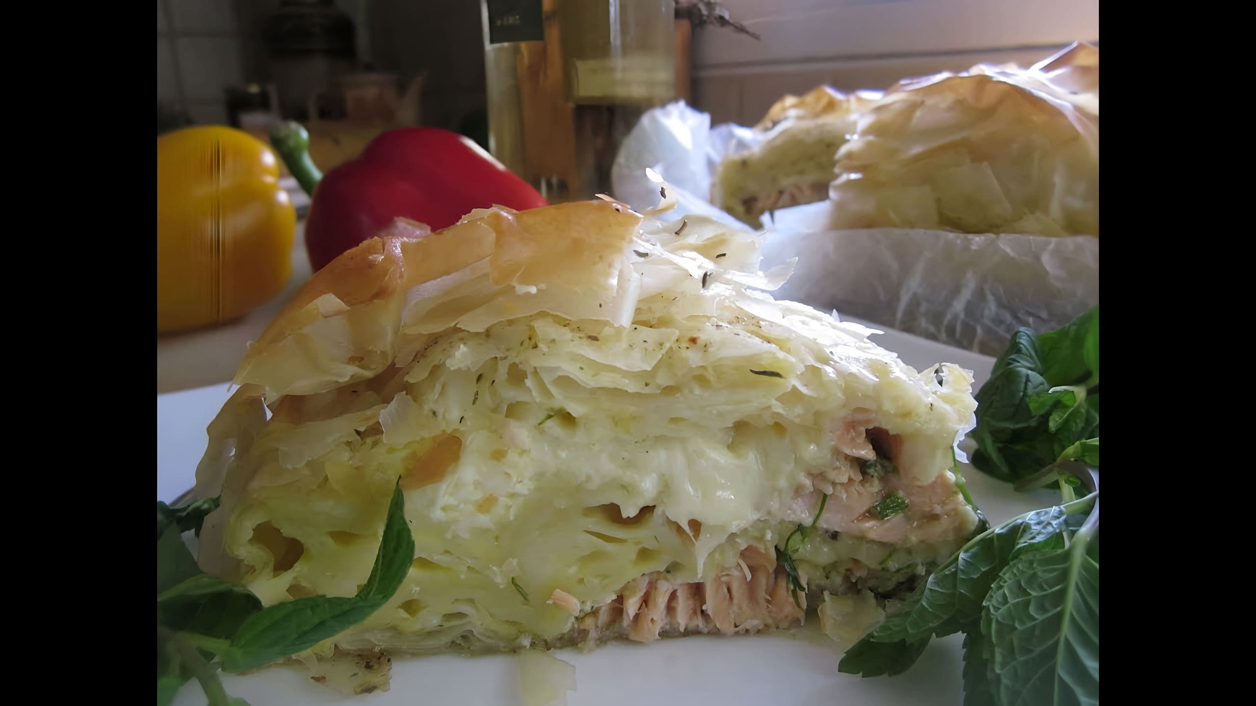 Тесто фило с капустой рецепт. Рыбный пирог из теста фило. Пирог из теста фило с капустой. Пирог из теста фило с рыбой. Пирог из теста фило с капустой и рыбой.