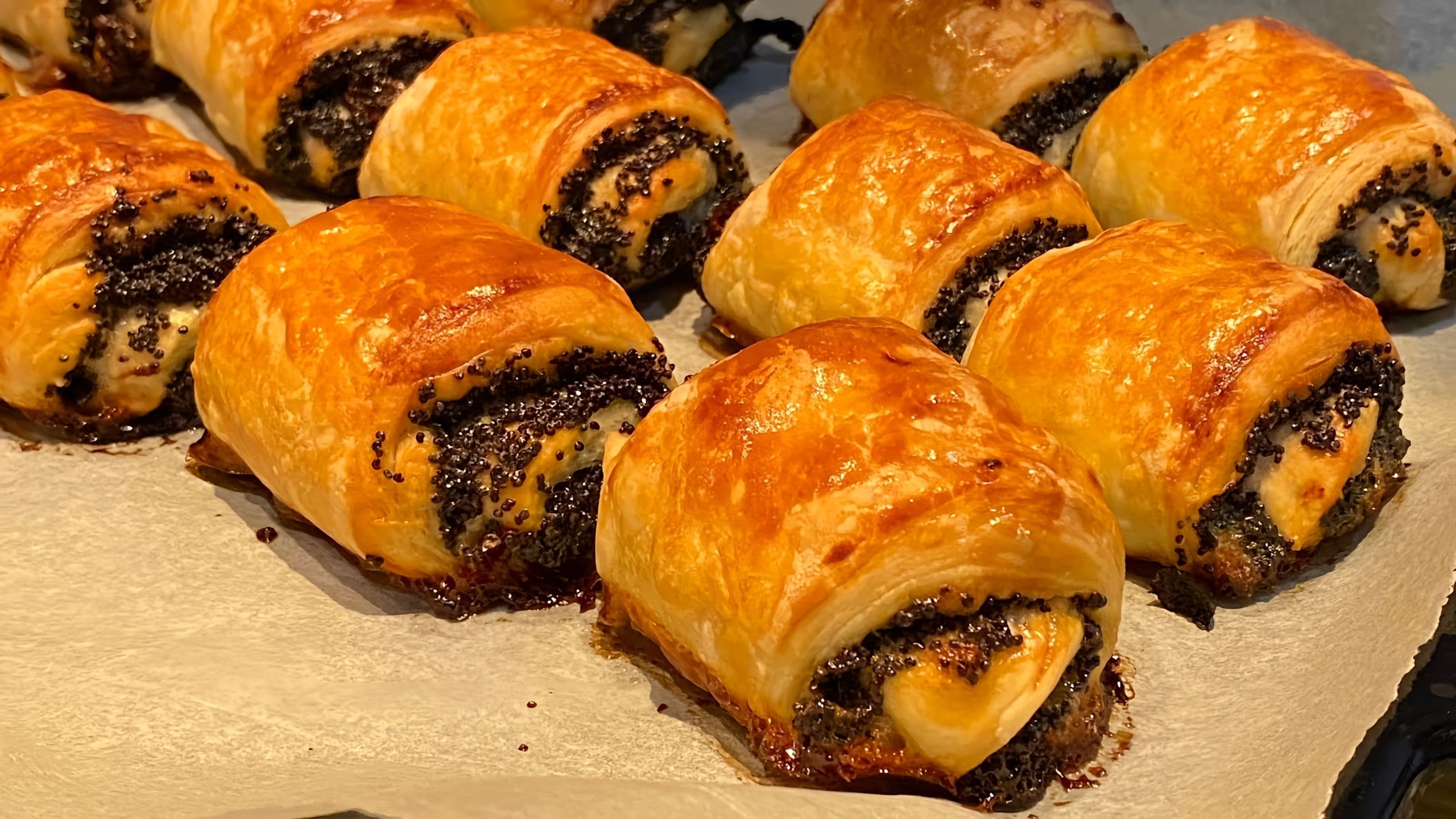 Булочка с маком кето. Булочки с маком бездрожжевое тесто. Булочки с маком бездрожжевое тесто. Рулет с маком из дрожжевого теста. Слоеное тесто с маком.