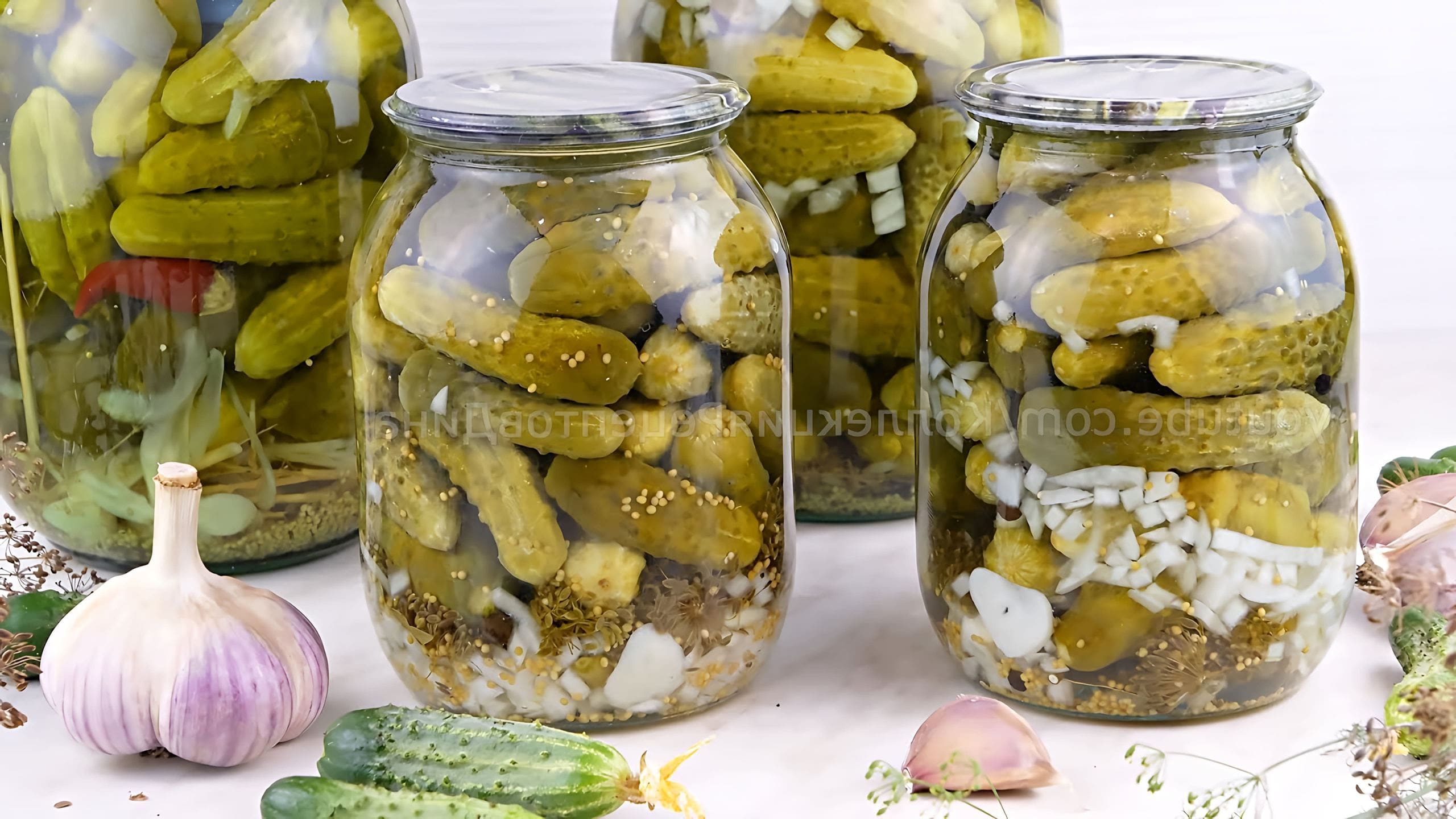 Вкусные корнишоны на зиму хрустящие. Сладкий огурец. Огурцы на зиму самый вкусный. Корнишоны маринованные на зиму. Огурцы сладкие консервированные.