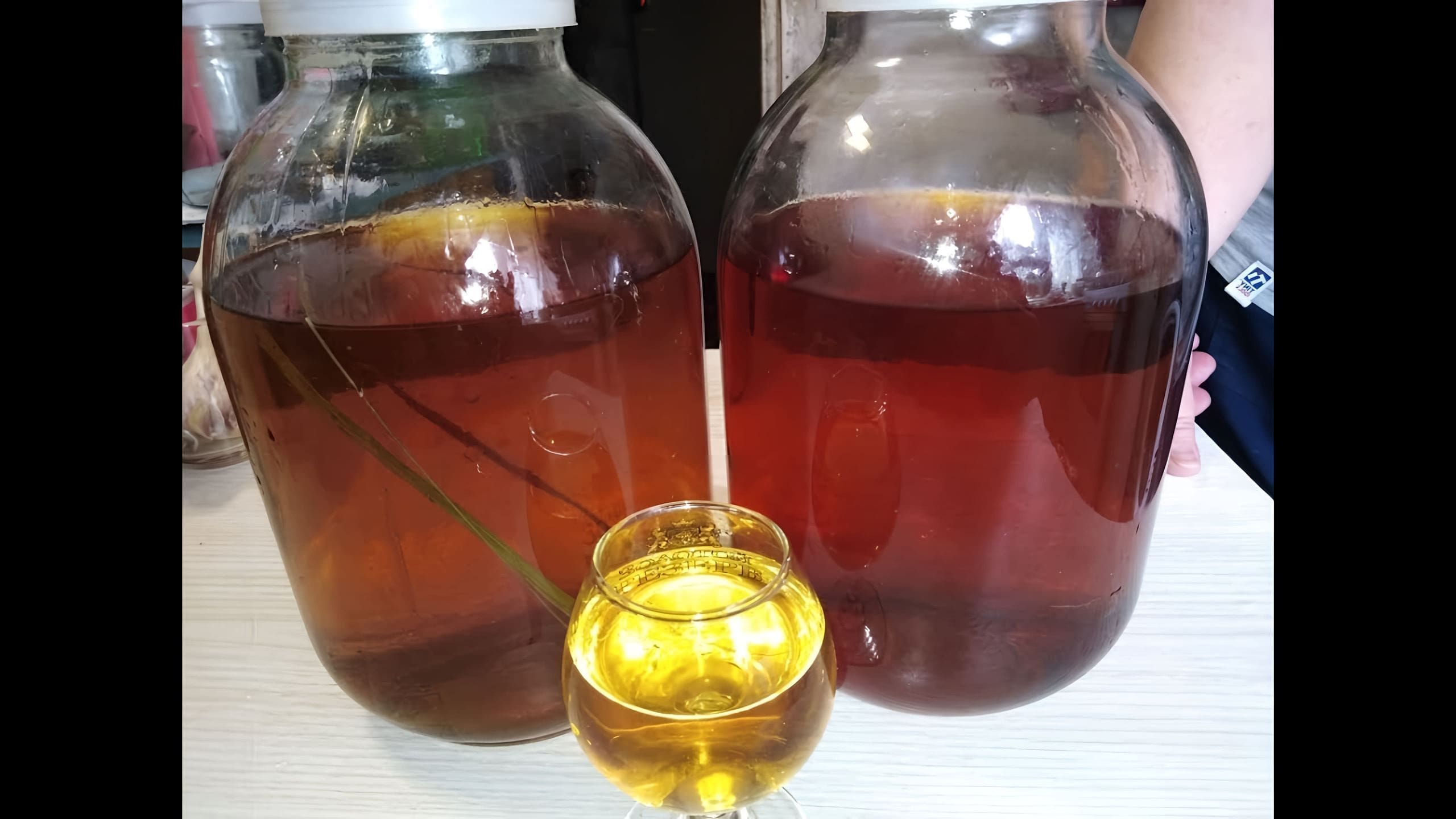 Самогон из кедровых орешек. Наливка из сухофруктов. Рецепты настоять самогон 3 литра. Настаивание самогона на урюке. Вишнёвка напиток.