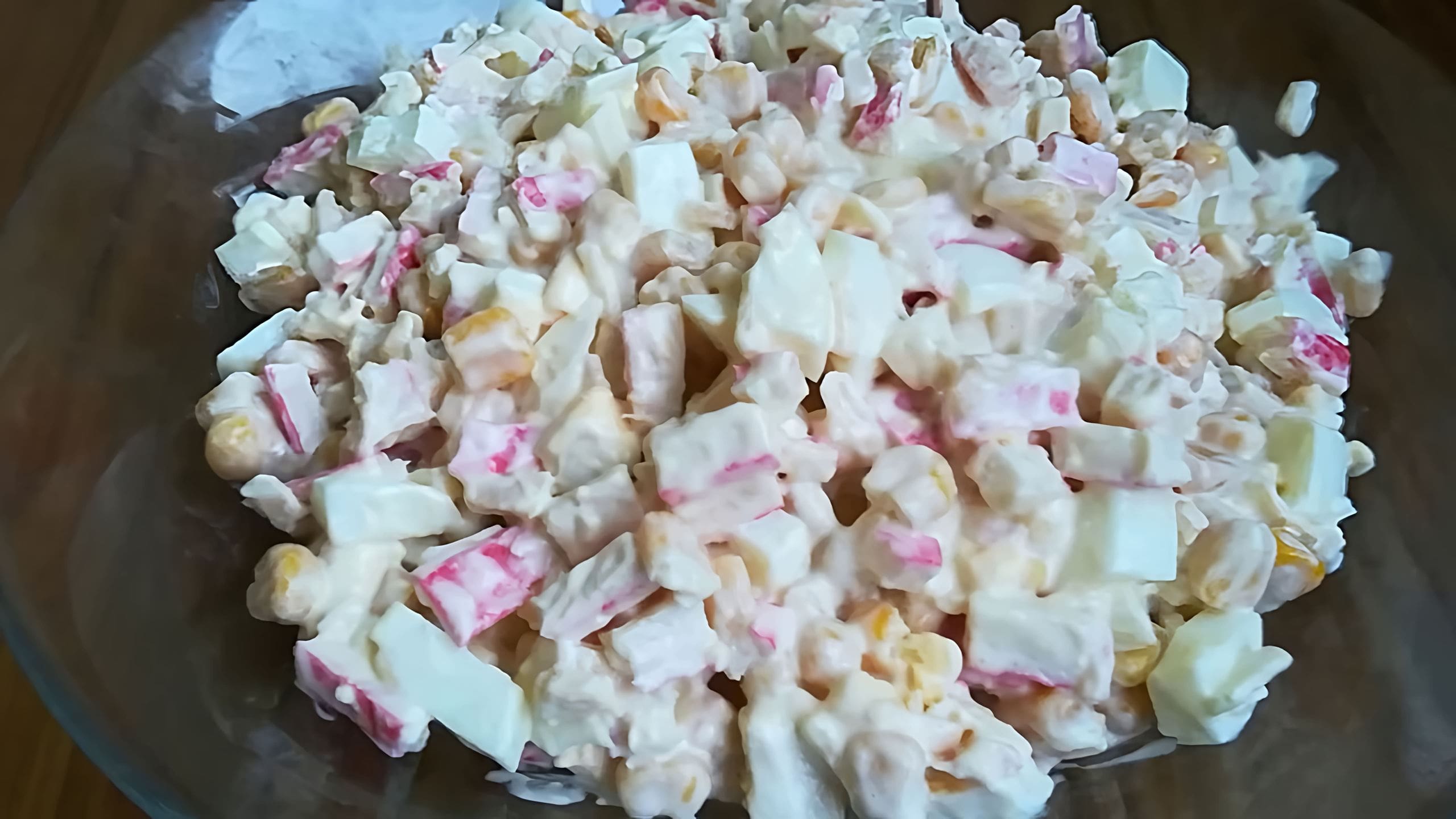 Салат с ананасом и ветчиной. Салат с крабовыми палочками маслом и яблоком. Пентуза салат. Салат с крабовыми палочками маслом и яблоком. Крабовый салат с яблоком и кукурузой.