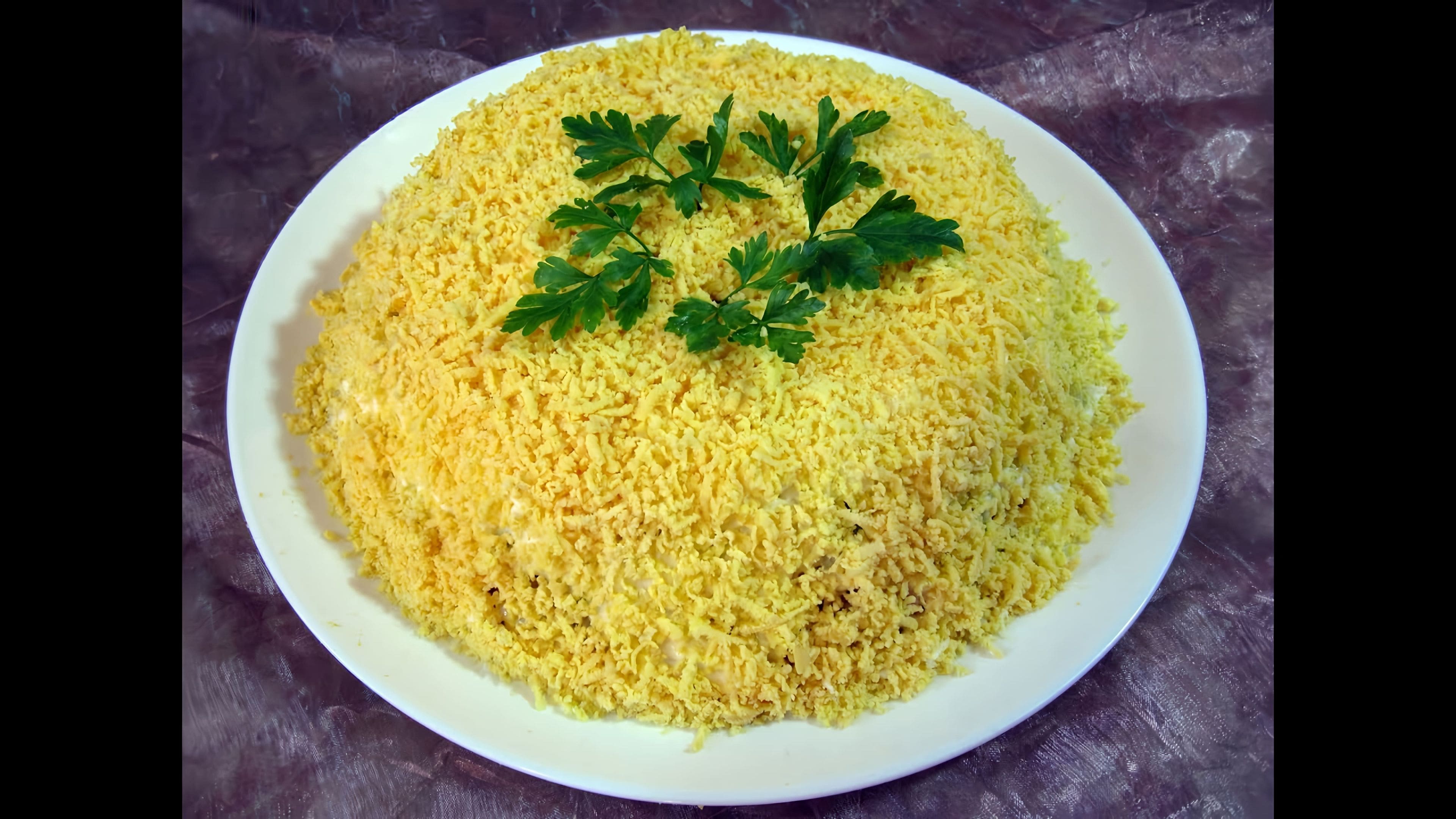 Мимоза с рисом и консервой. Салат мимоза с рисом. Мимоза с чипсами. Салат мимоза индигриенты. Мимоза рецепт с рисом морковью салат.