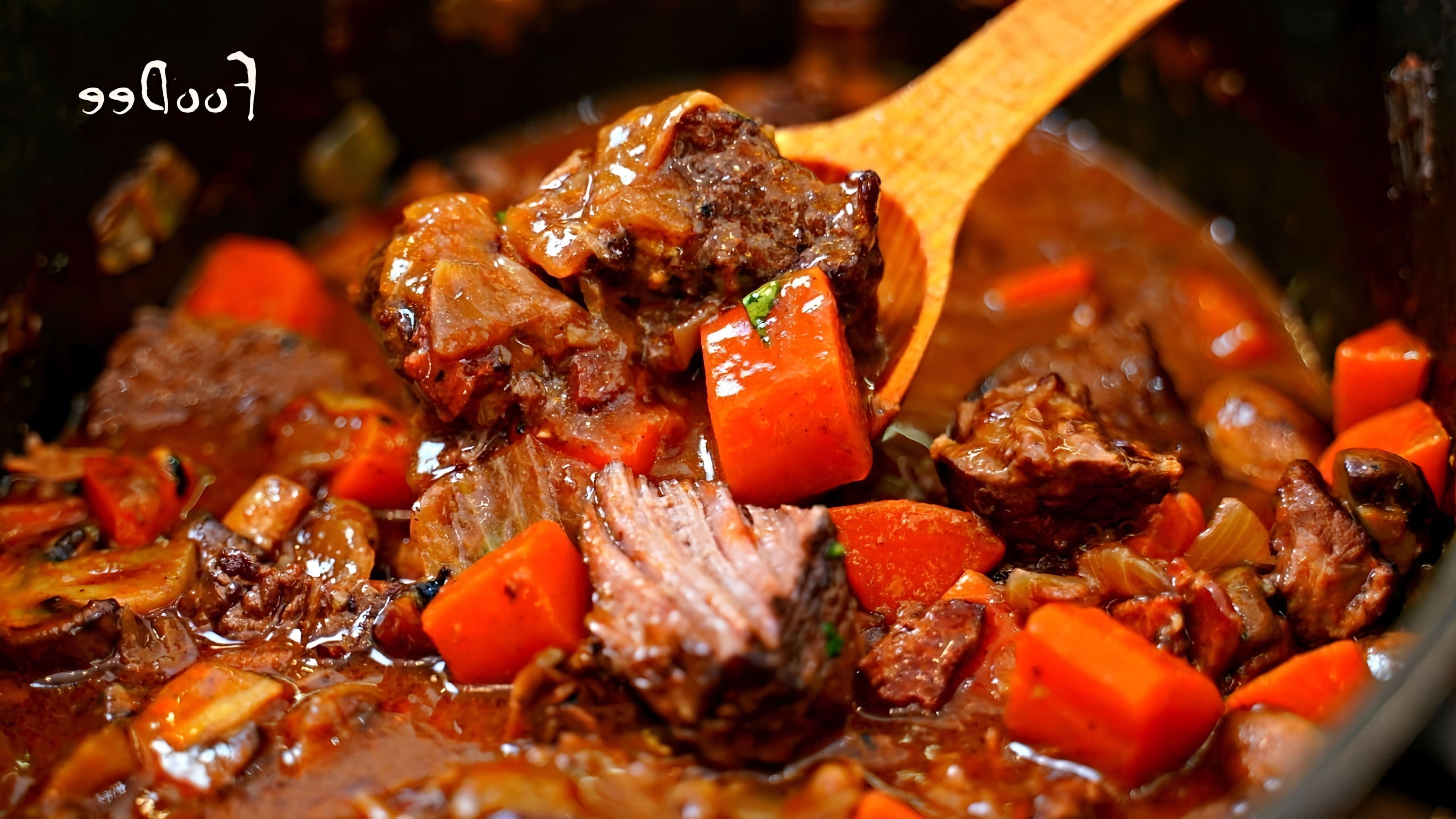 Говядина с морковью и помидорами. Мясо с перцем болгарским. Свинина тушеная с овощами. Азу по-татарски из говядины. Говядина тушеная с болгарским перцем.