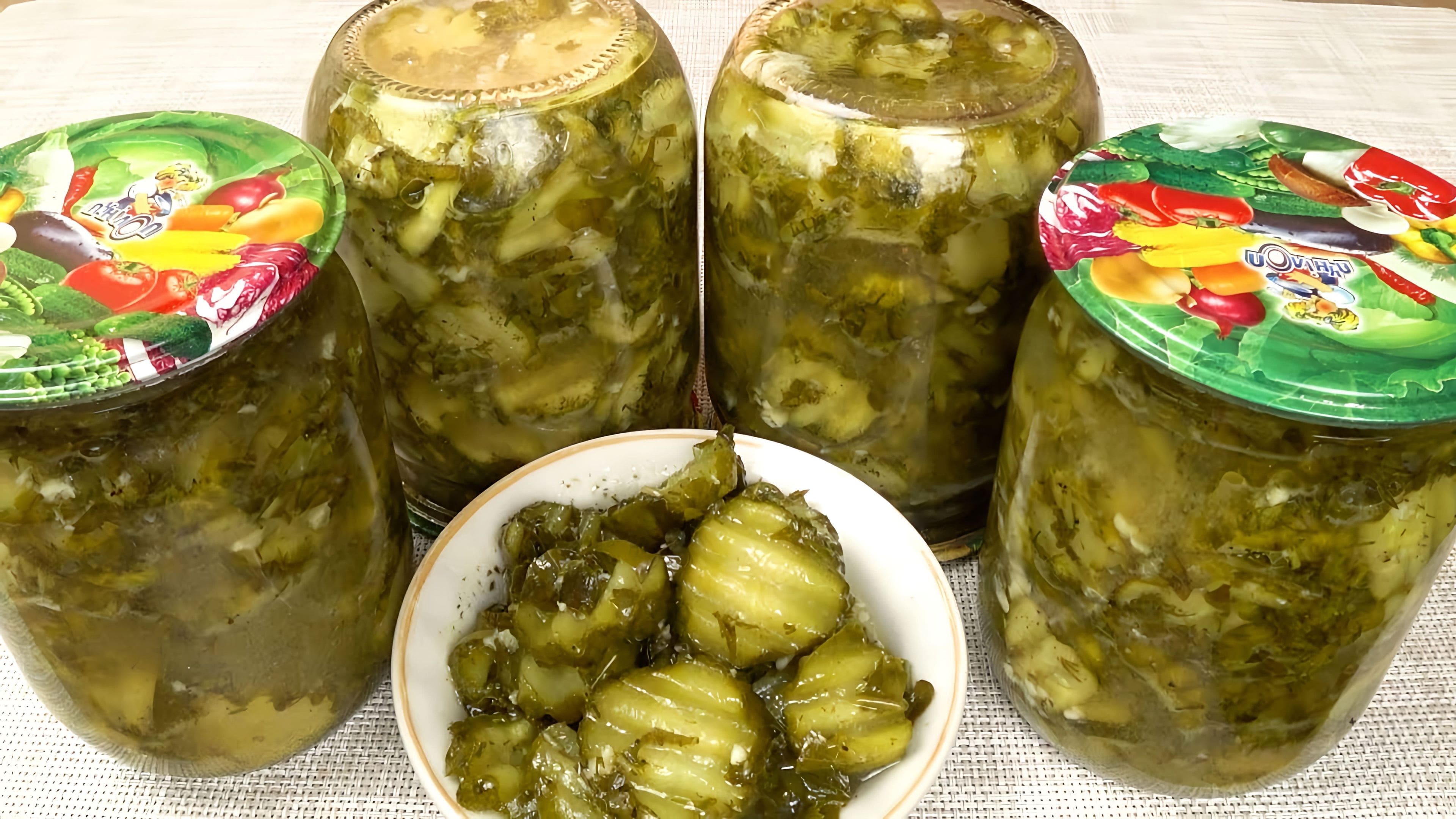 Закуска из огурцов с горчицей и чесноком. Огурцы с чесноком. корнишоны чесночные. корнишоны с чесноком.