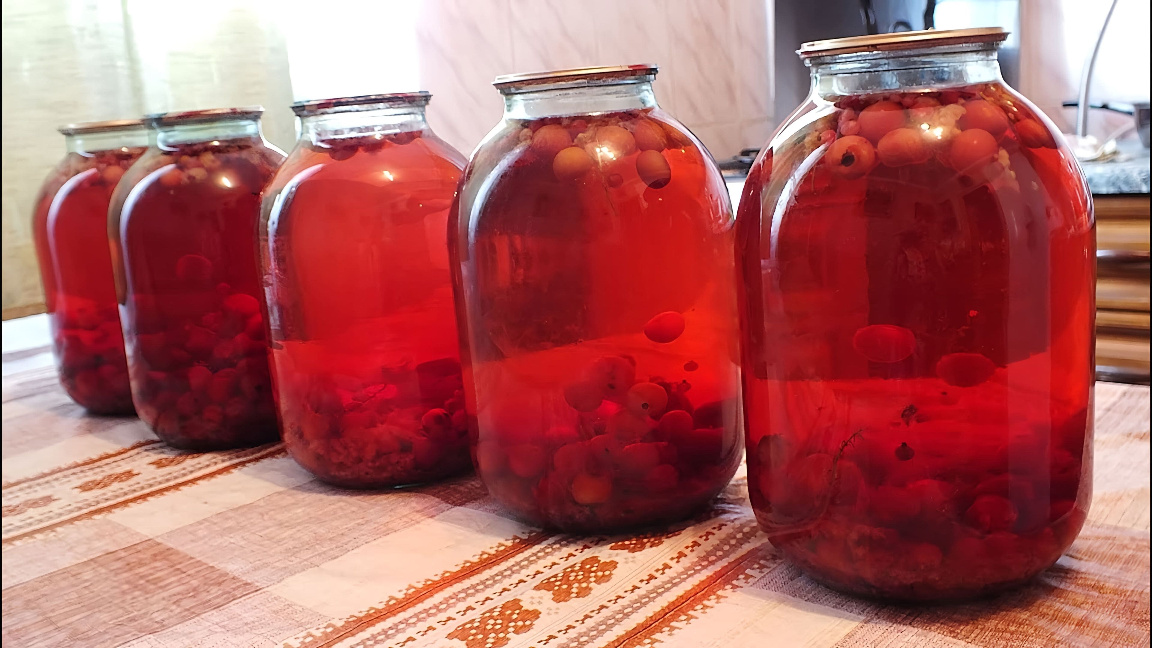 Компот красный. Компот с красной смородиной на зиму. Компот из красной смородины. Компот из красной черемухи. Компот из рябины красной.