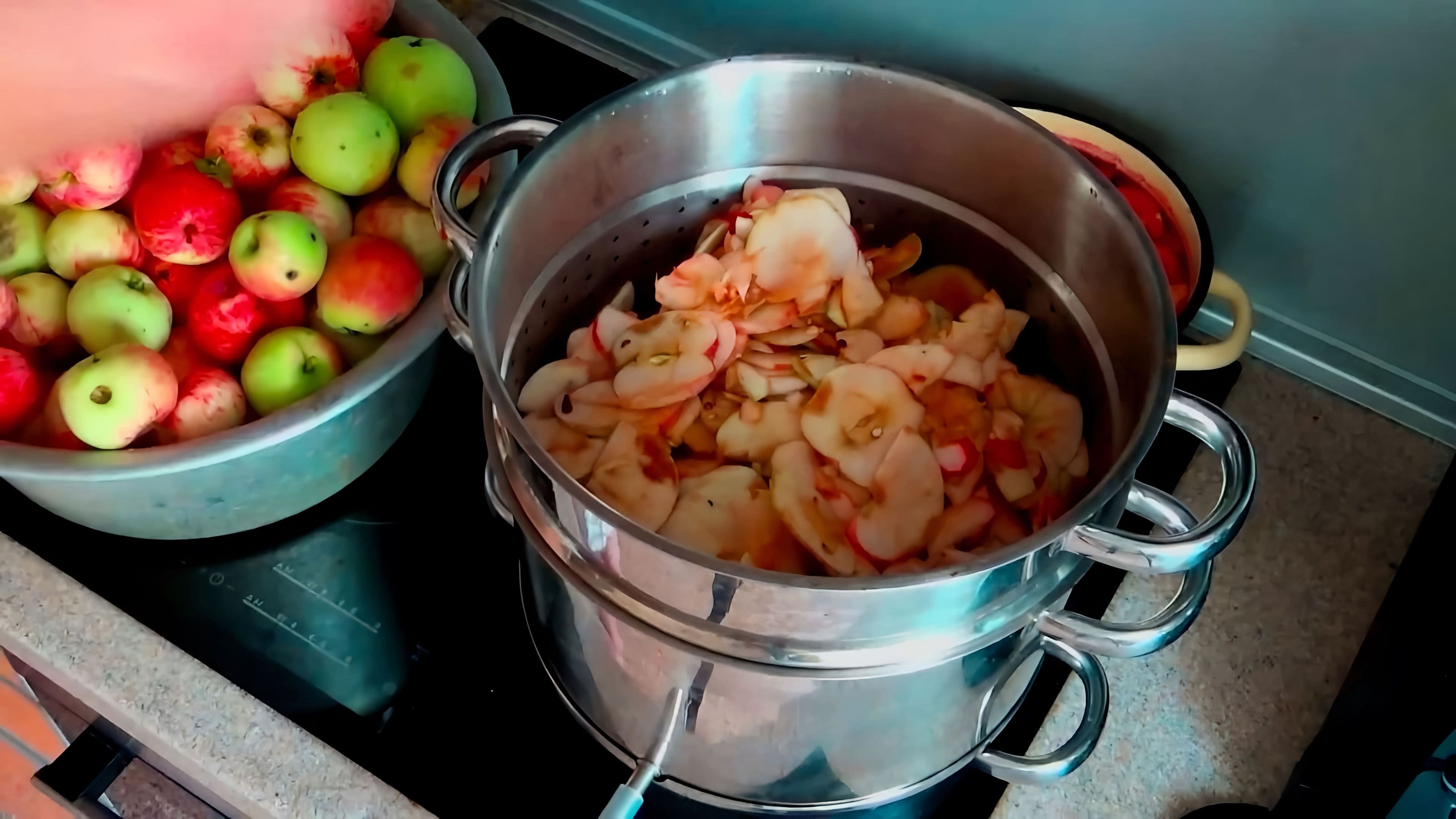 Соковарка как пользоваться яблочный сок. Сок из яблок в соковарке. Соковарка алюминиевая демидовская инструкция. Яблочный сок в соковарке. Сок яблочный из соковарки.
