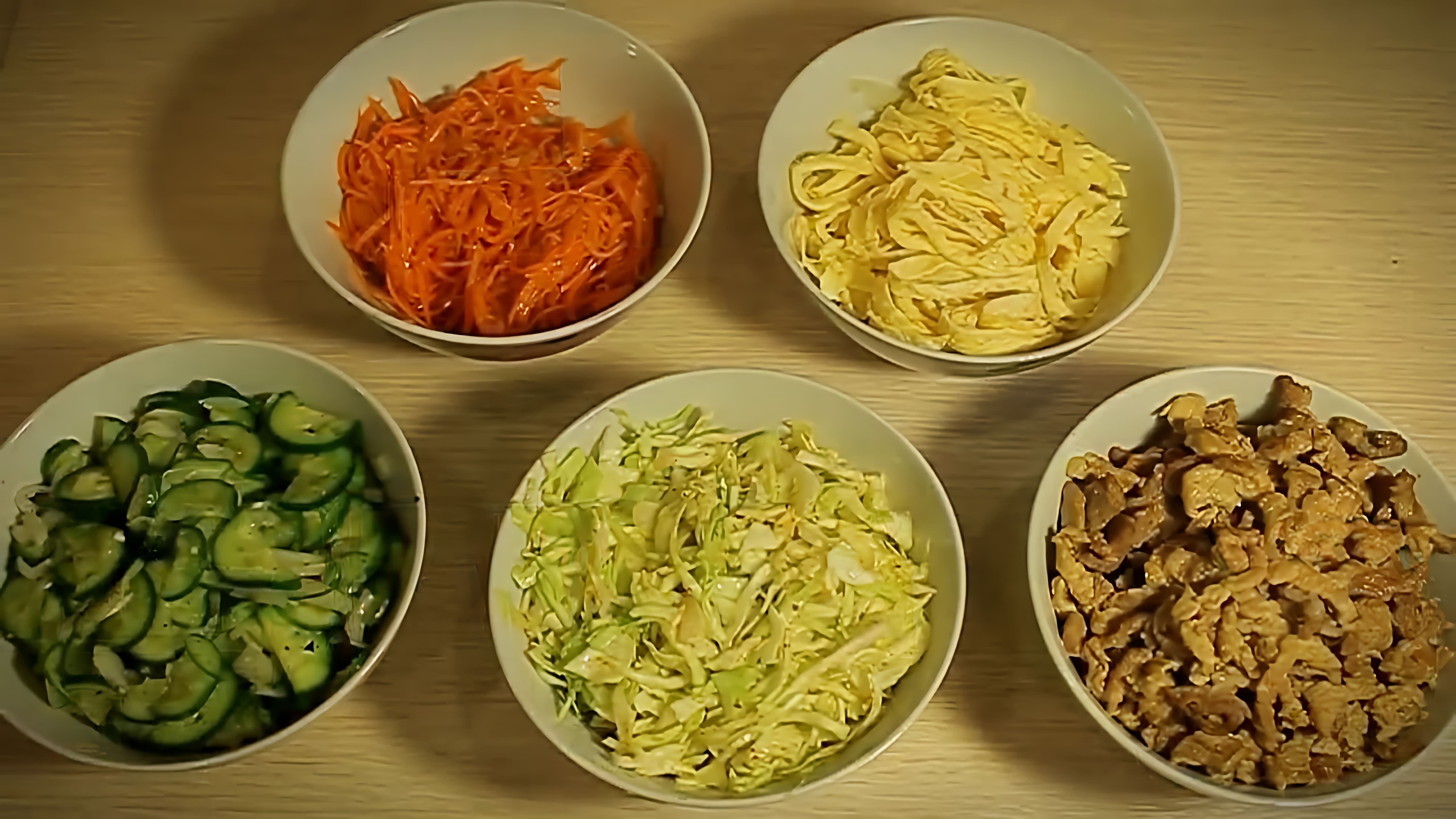 В этом видео Герман Ким показывает рецепт приготовления кукси - азиатского супа
