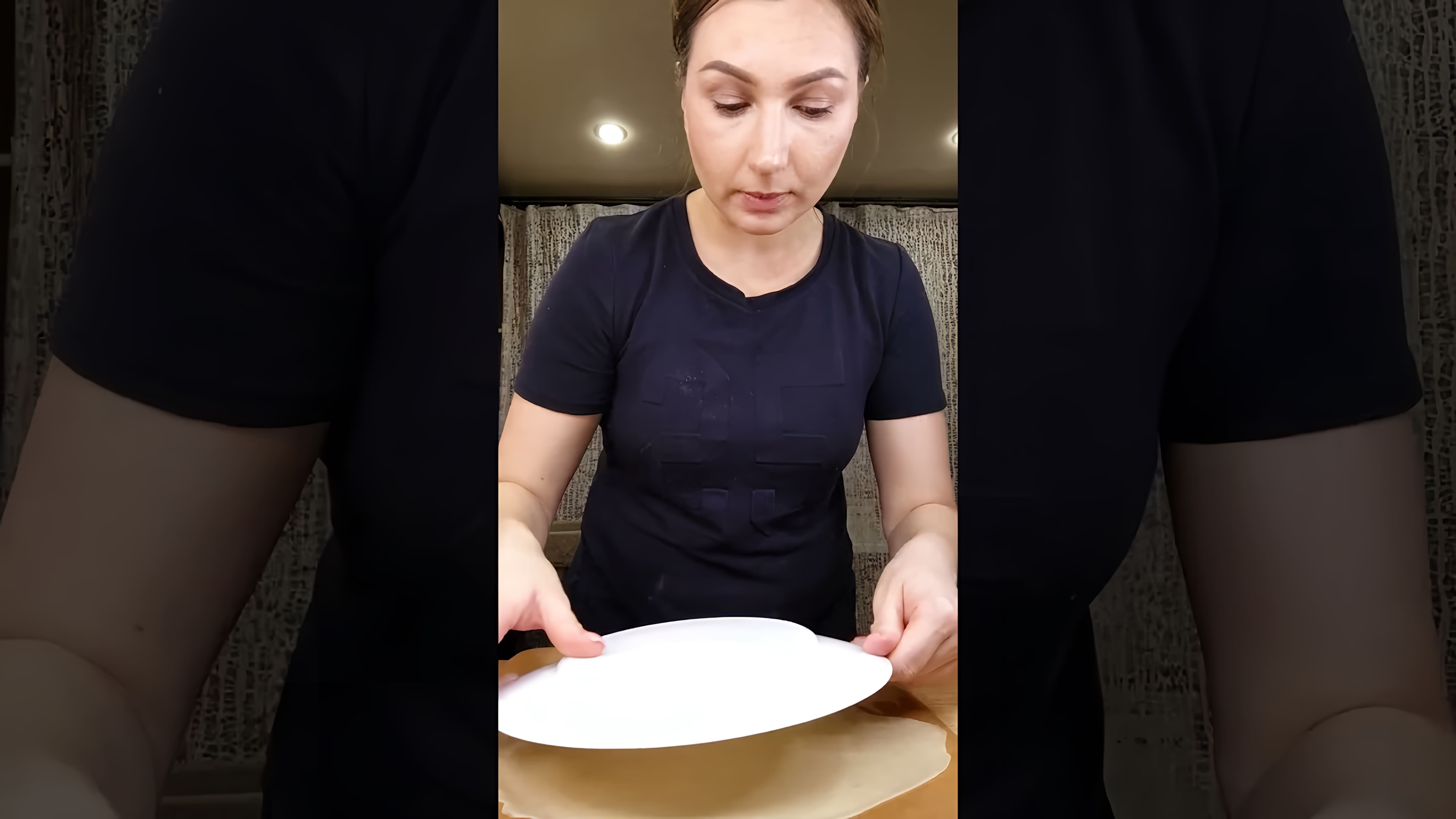 В этом видео демонстрируется процесс приготовления торта "Наполеон"