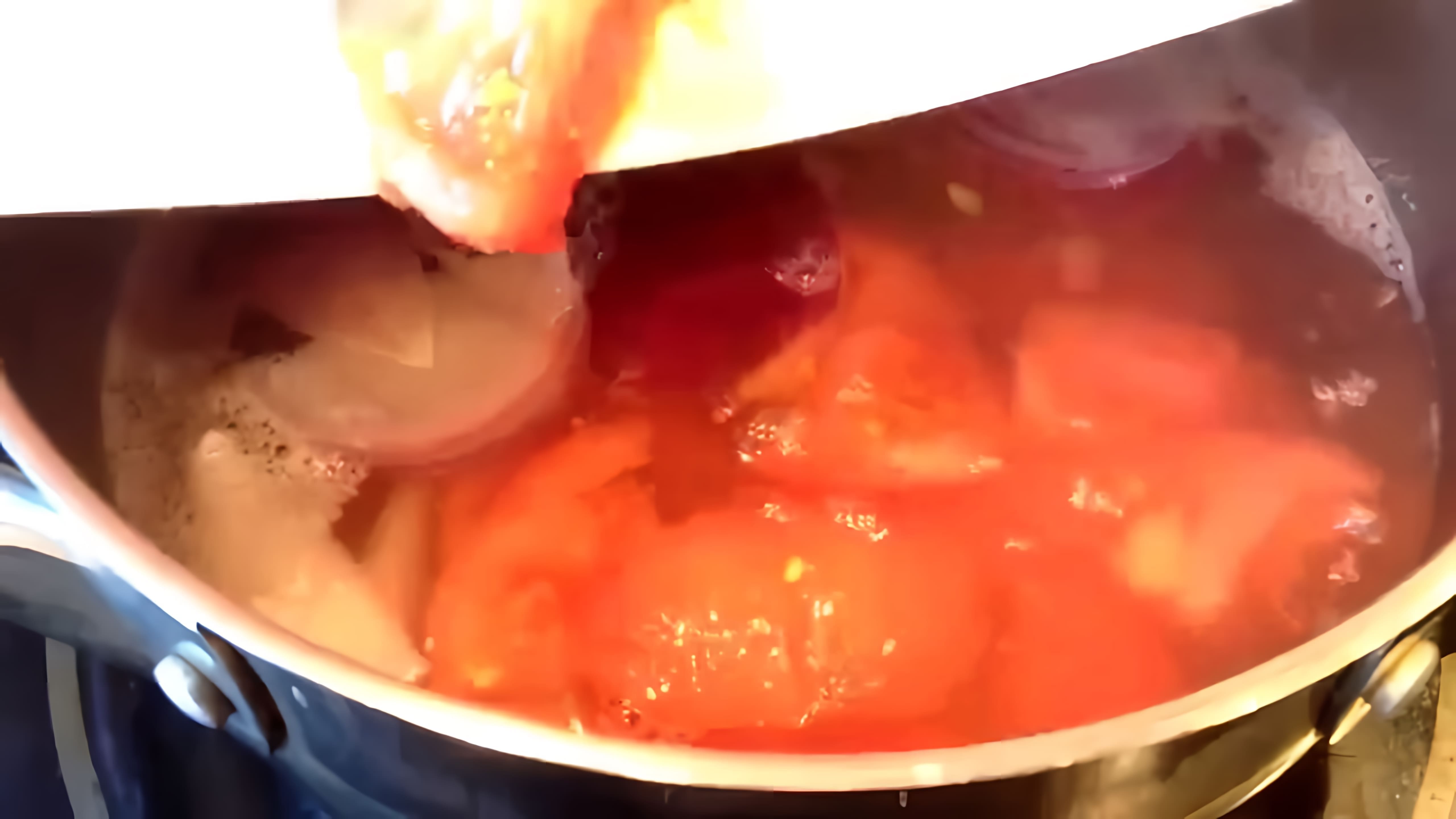 В этом видео демонстрируется рецепт итальянского томатного супа пюре с сыром моцарелла и сухариками