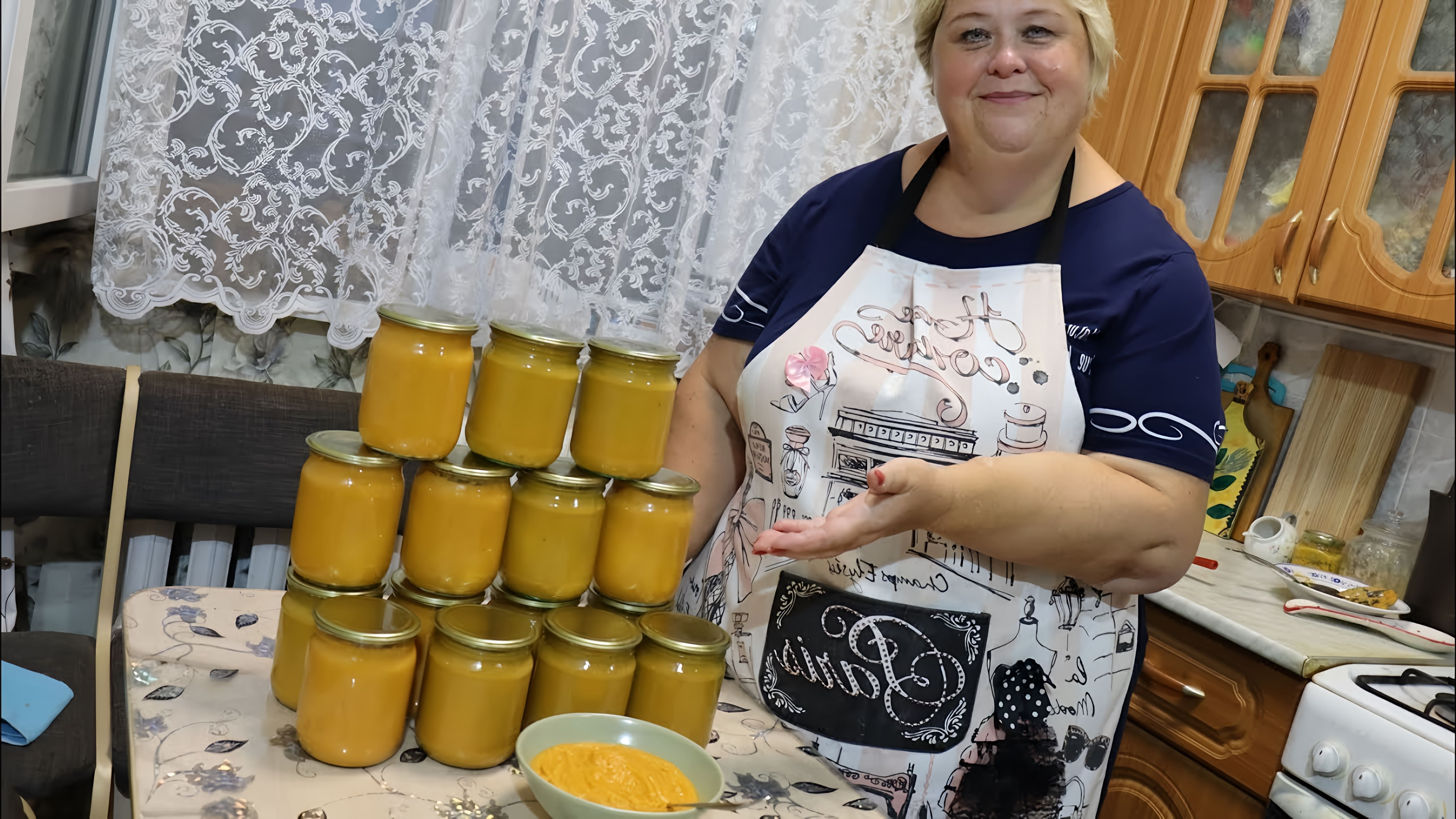 В этом видео Ольга и Сафар готовят кабачковую икру