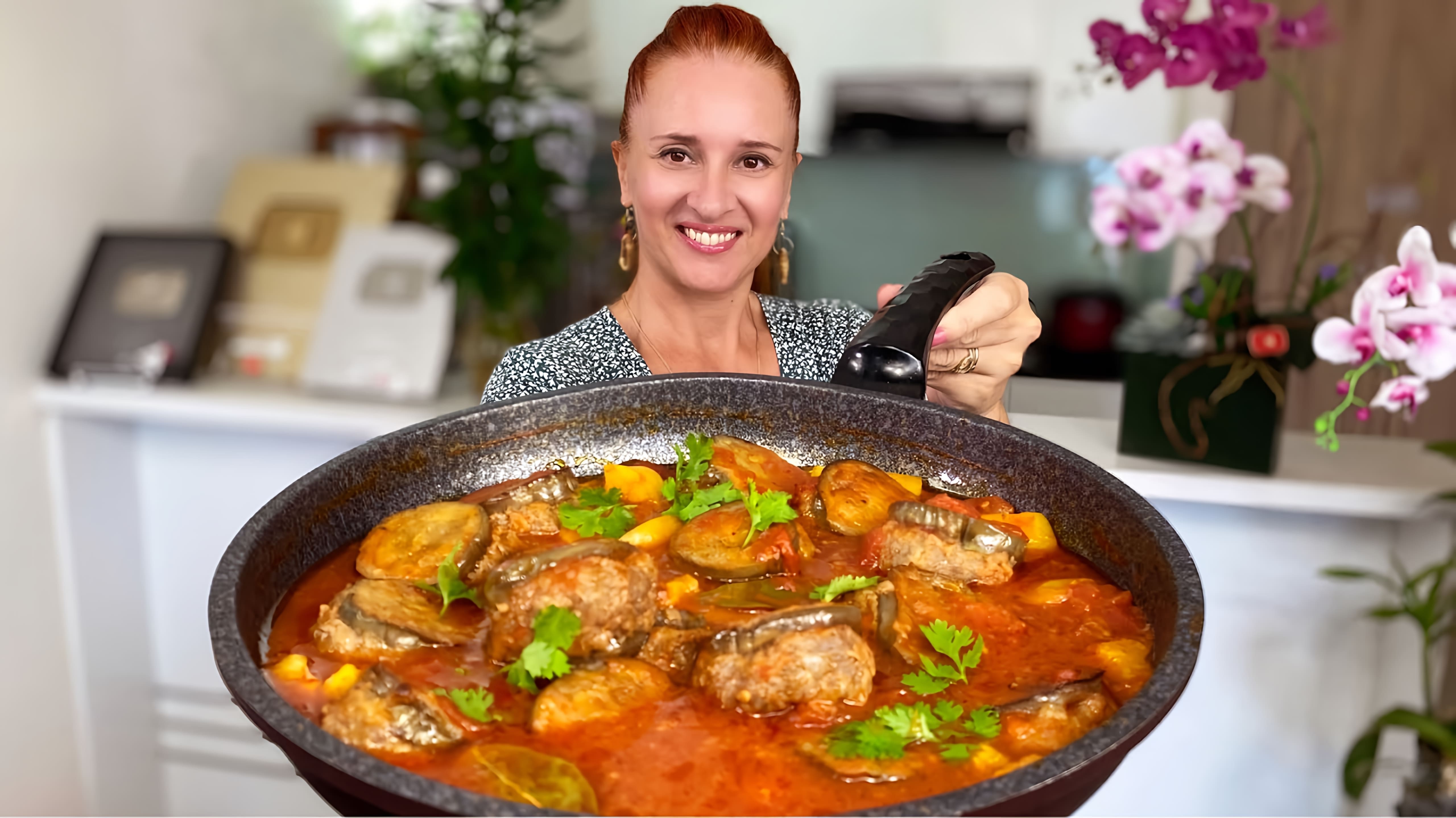 Видео как приготовить быстрое и простое блюдо из баклажанов, начиненных мясом и приготовленных в томатном соусе