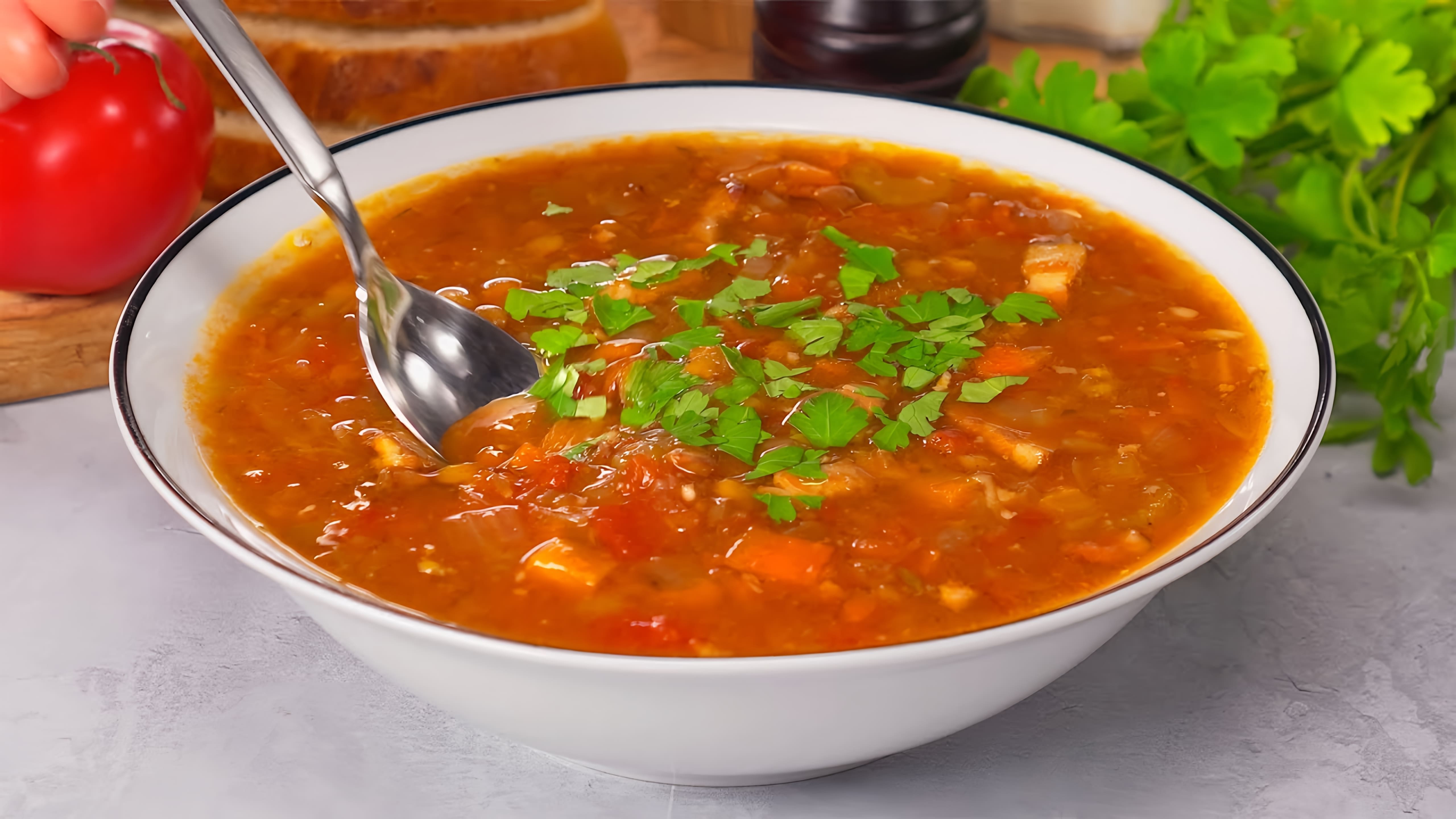В данном видео демонстрируется рецепт приготовления превосходного супа из зеленой чечевицы