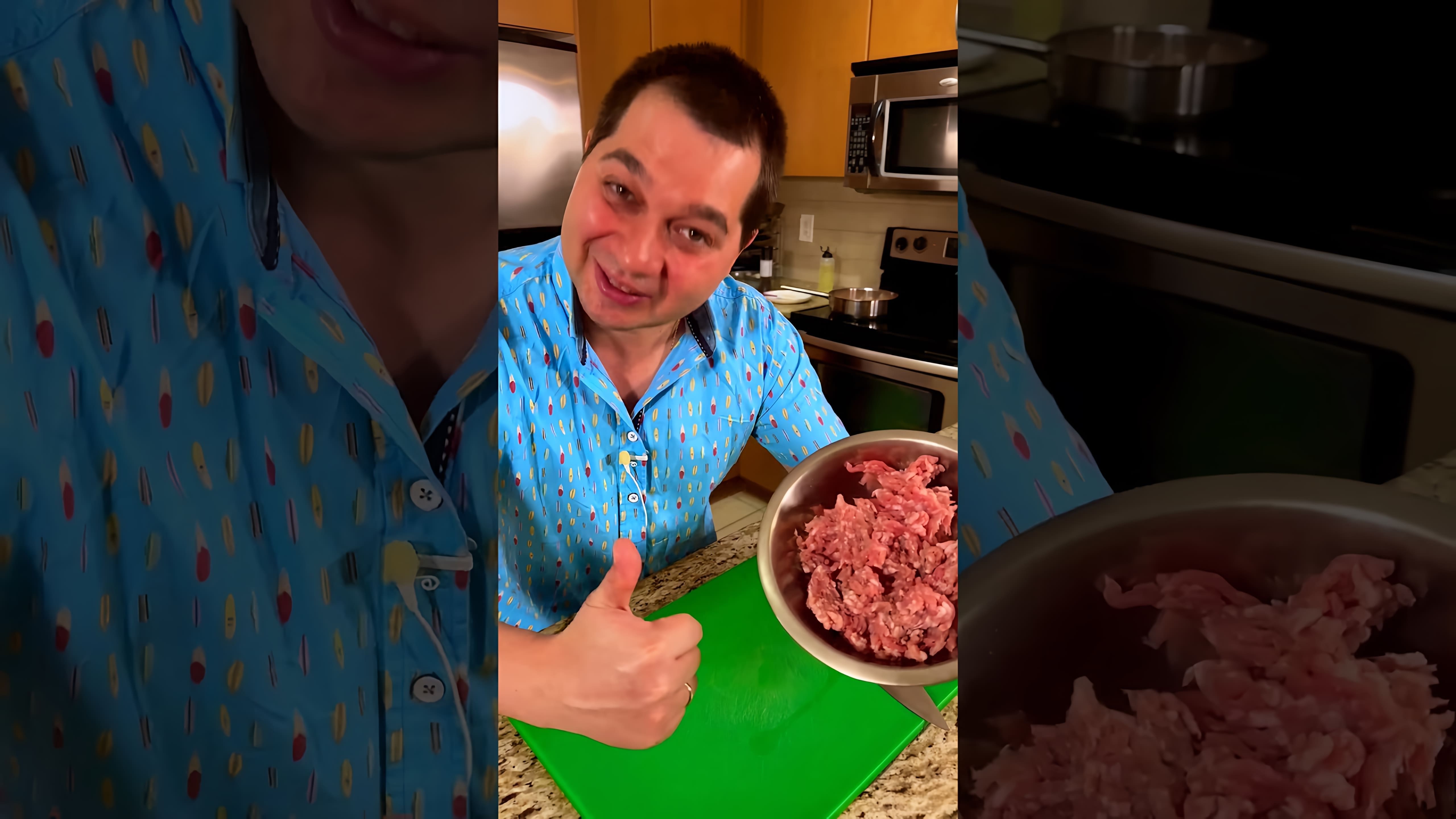 В этом видео демонстрируется рецепт приготовления макарон с фаршем на одной сковороде