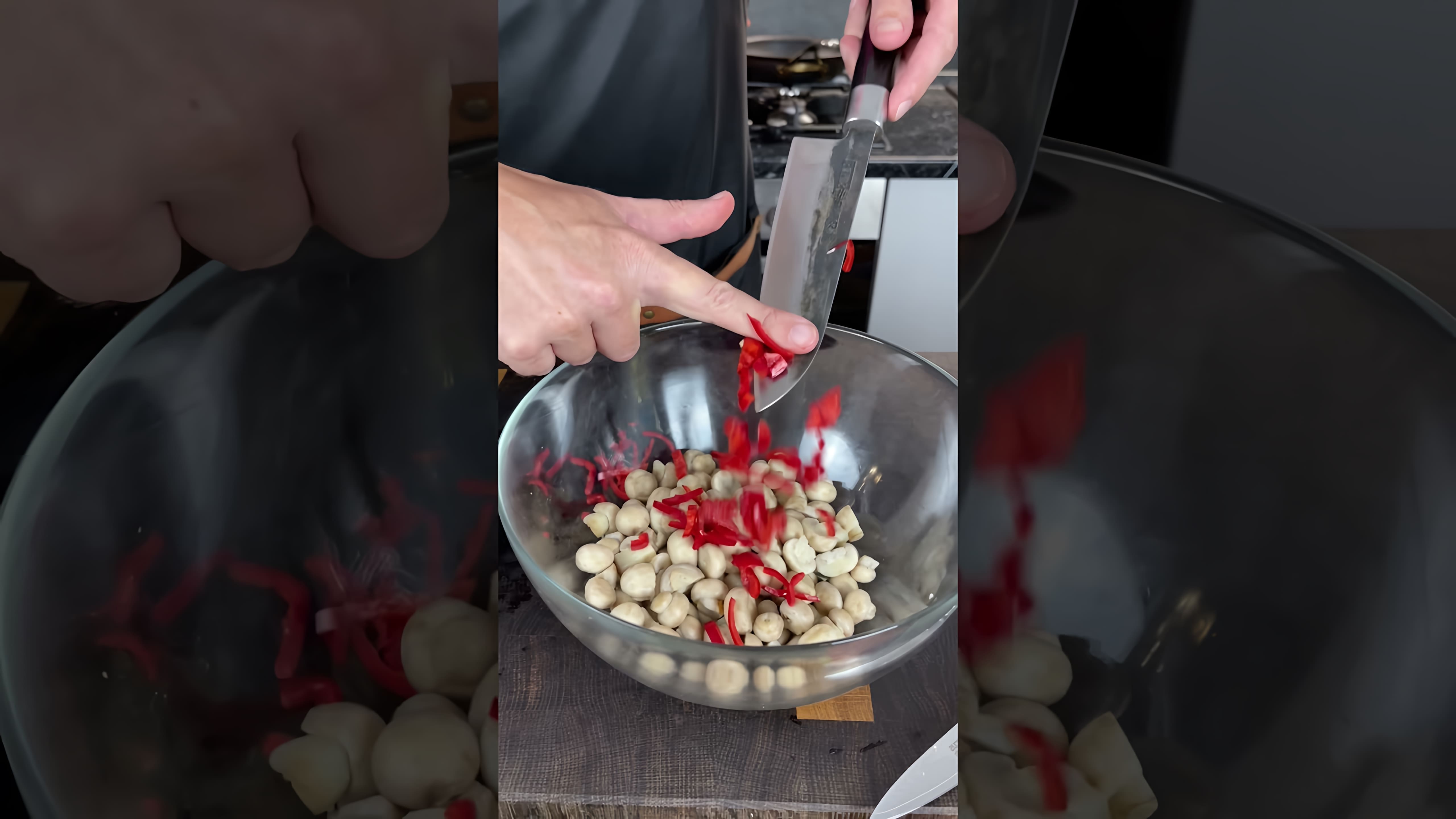 В этом видео-ролике вы увидите, как приготовить самые вкусные маринованные грибы