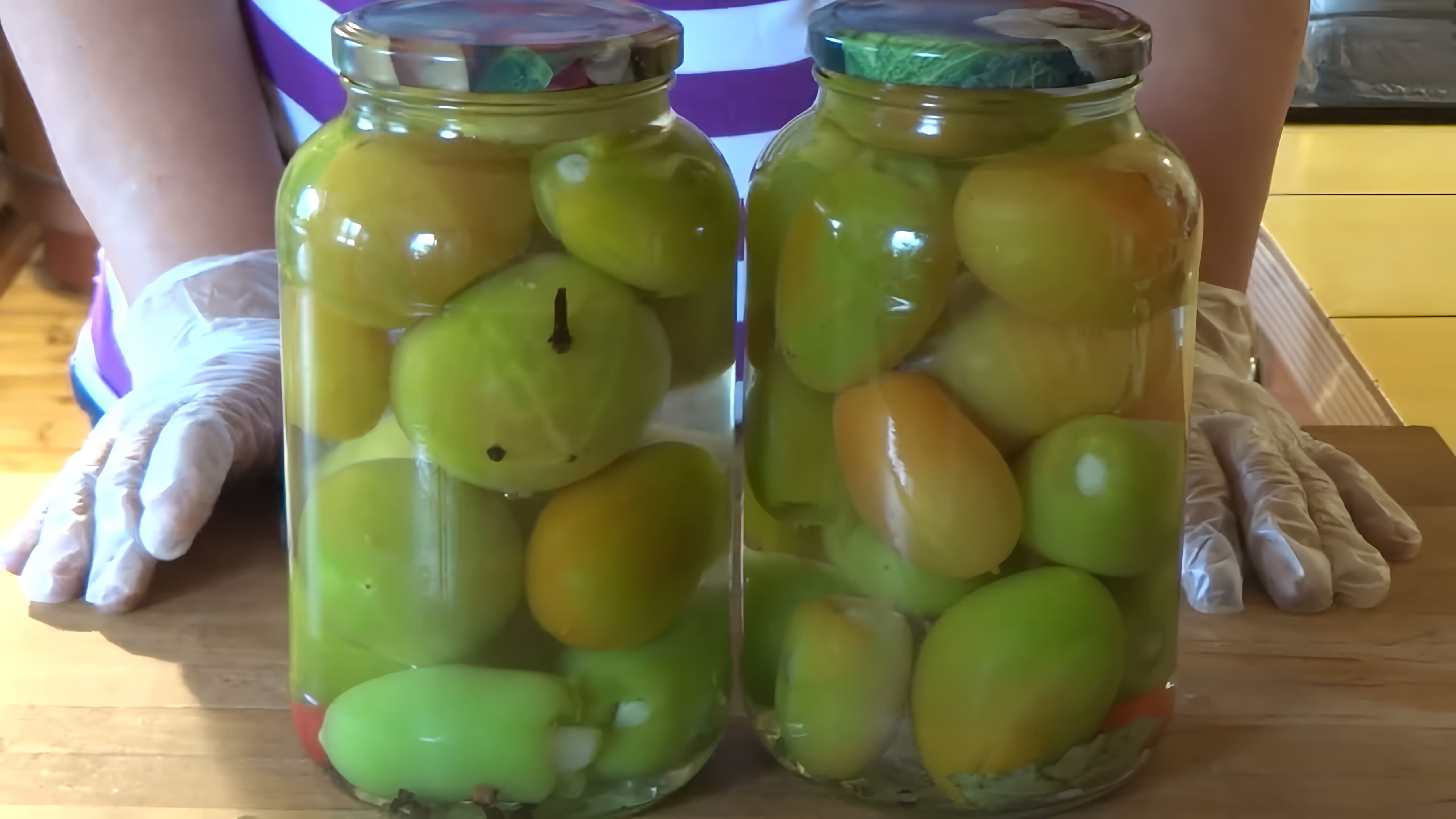В данном видео представлен рецепт маринованных зеленых помидоров с чесноком