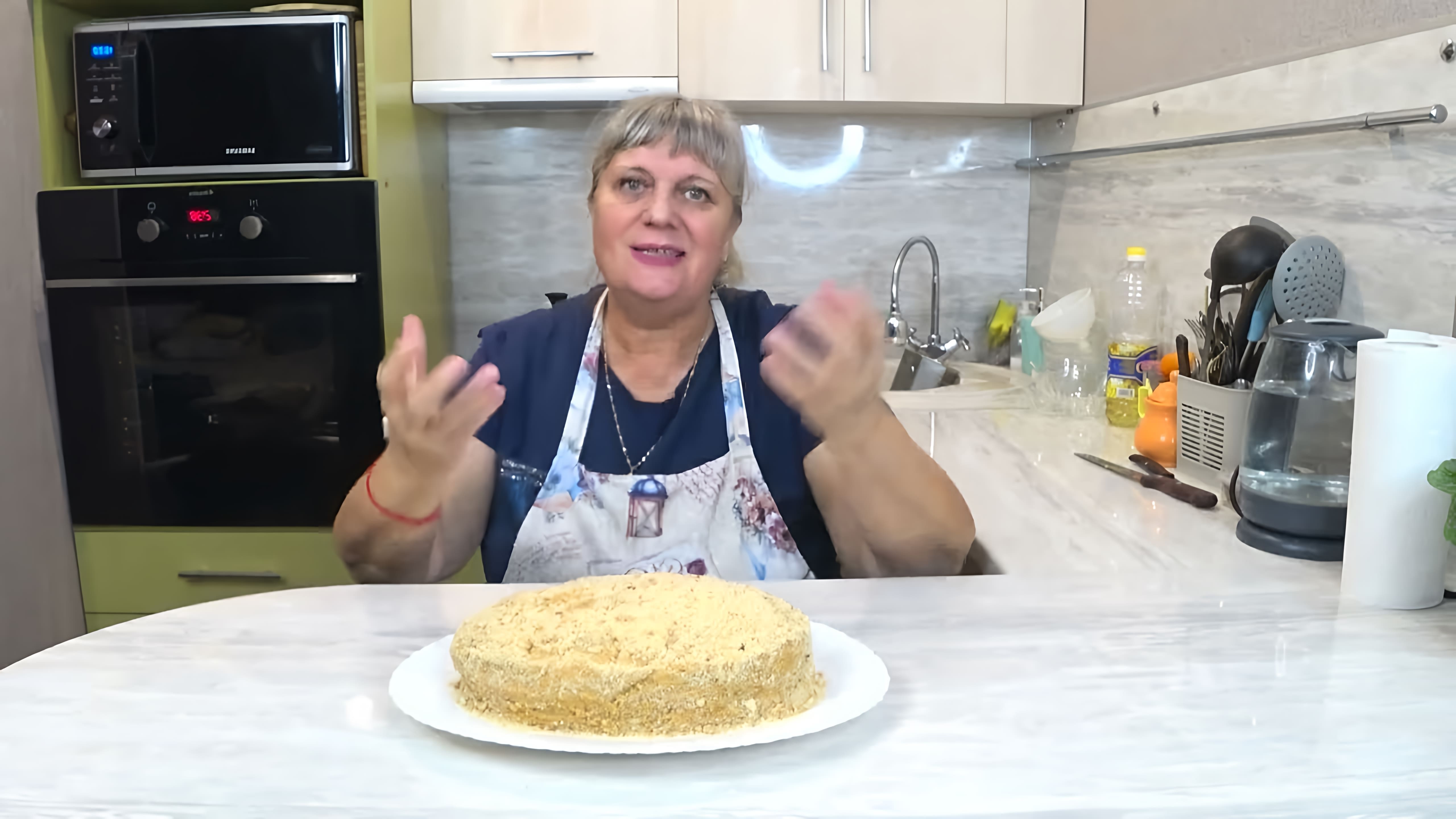 В данном видео демонстрируется рецепт быстрого торта "Амурский бархат"