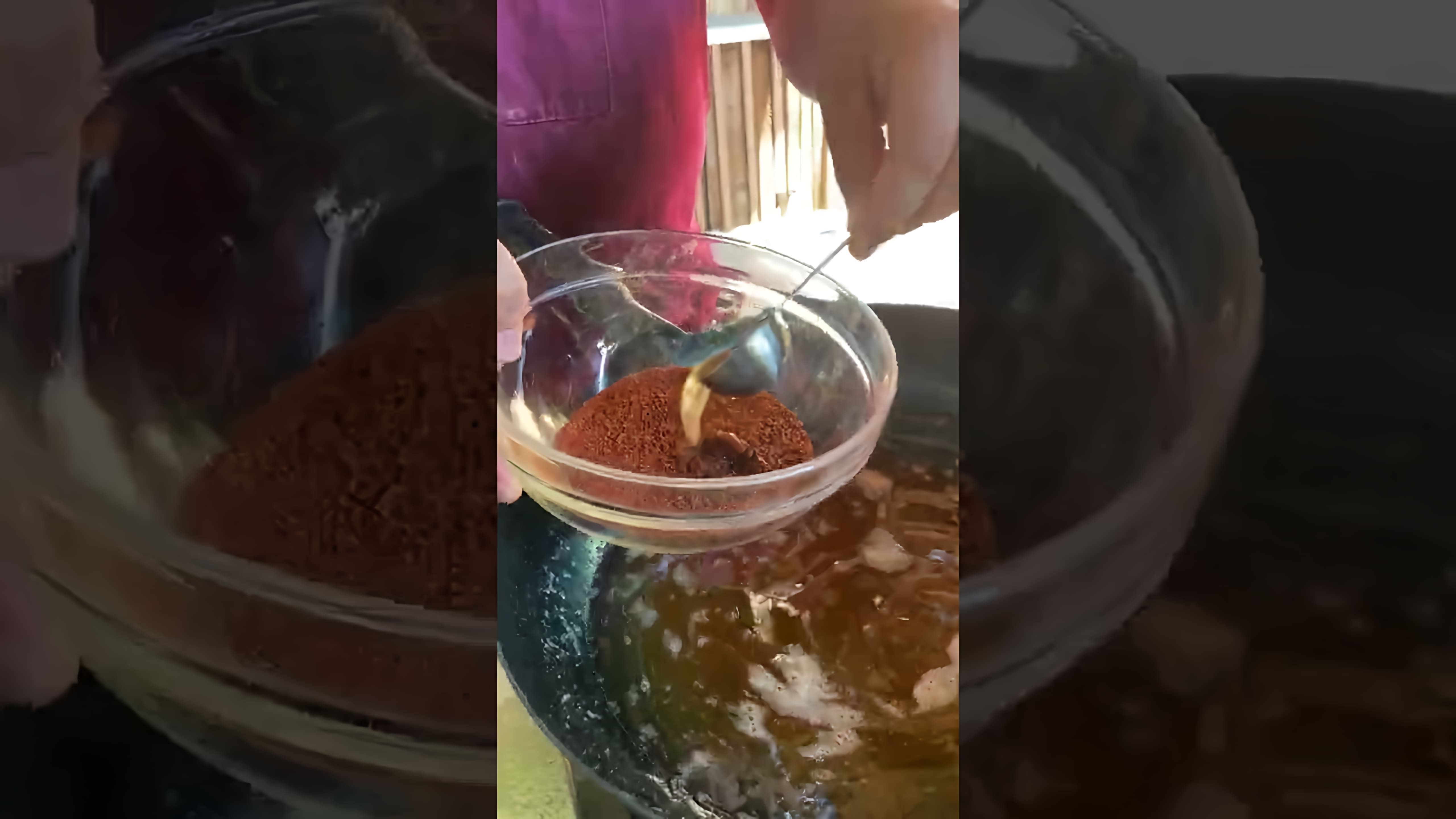 Острый куриный бургер (Нэшвил) - это видео-ролик, который демонстрирует процесс приготовления вкусного и ароматного блюда