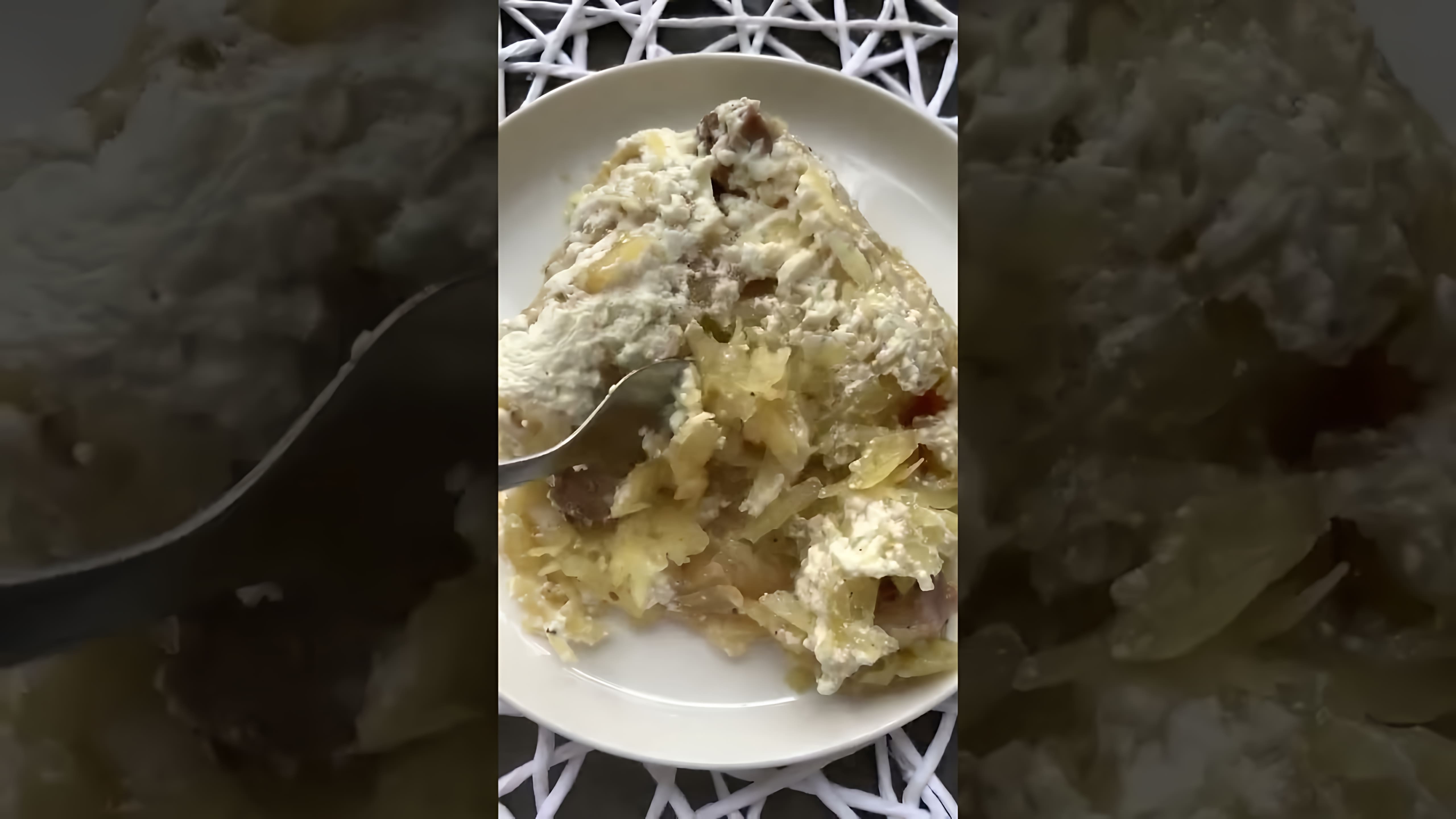 Очень вкусная картофельная бабка - это видео-ролик, который демонстрирует процесс приготовления вкусного и сытного блюда из картофеля