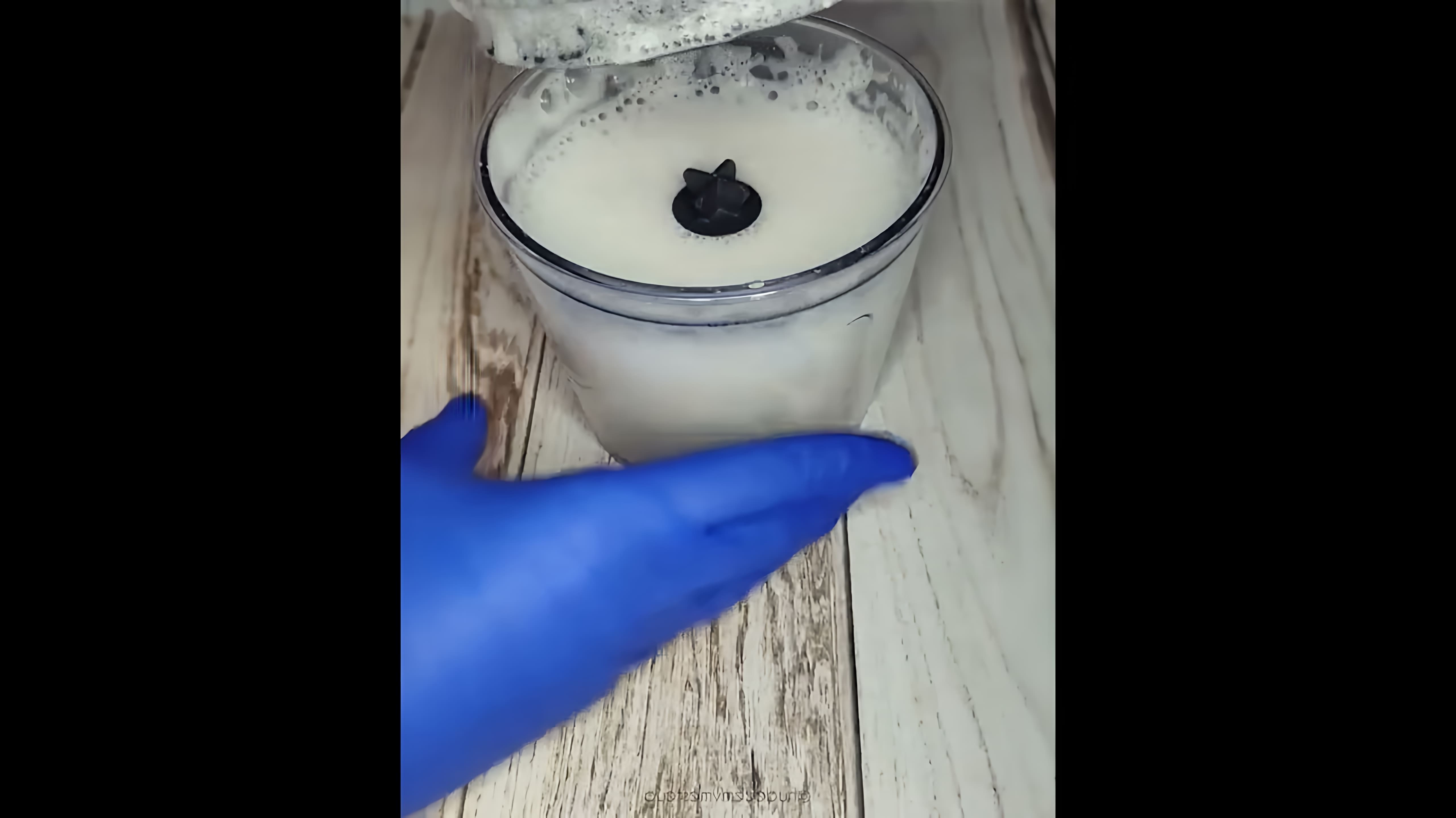 В этом видео-ролике рассказывается о том, как приготовить миндальное молоко в домашних условиях
