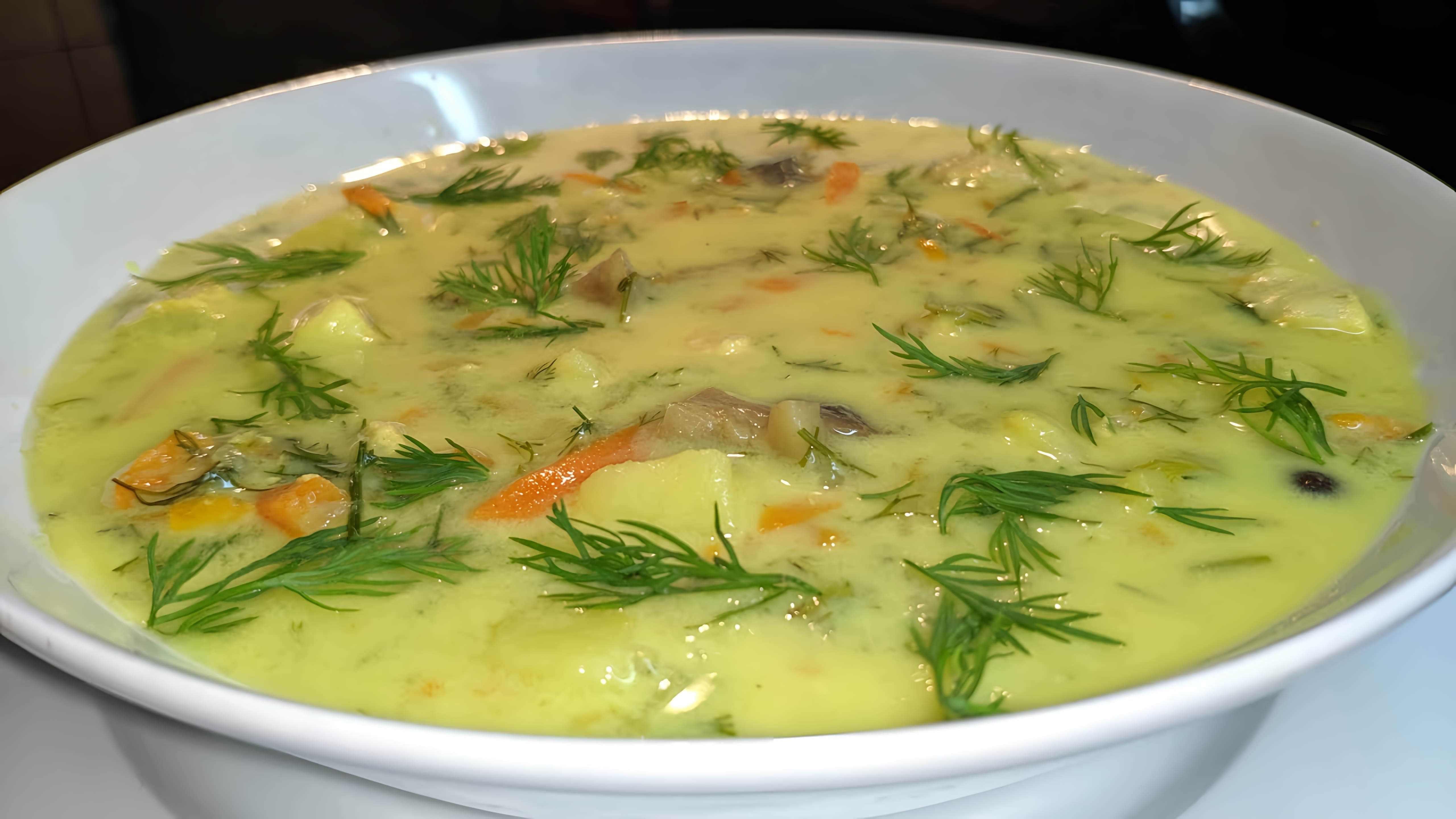 В этом видео представлен рецепт сырного супа с использованием куриного филе, моркови, лука, картофеля, шампиньонов, плавленого сыра и молока