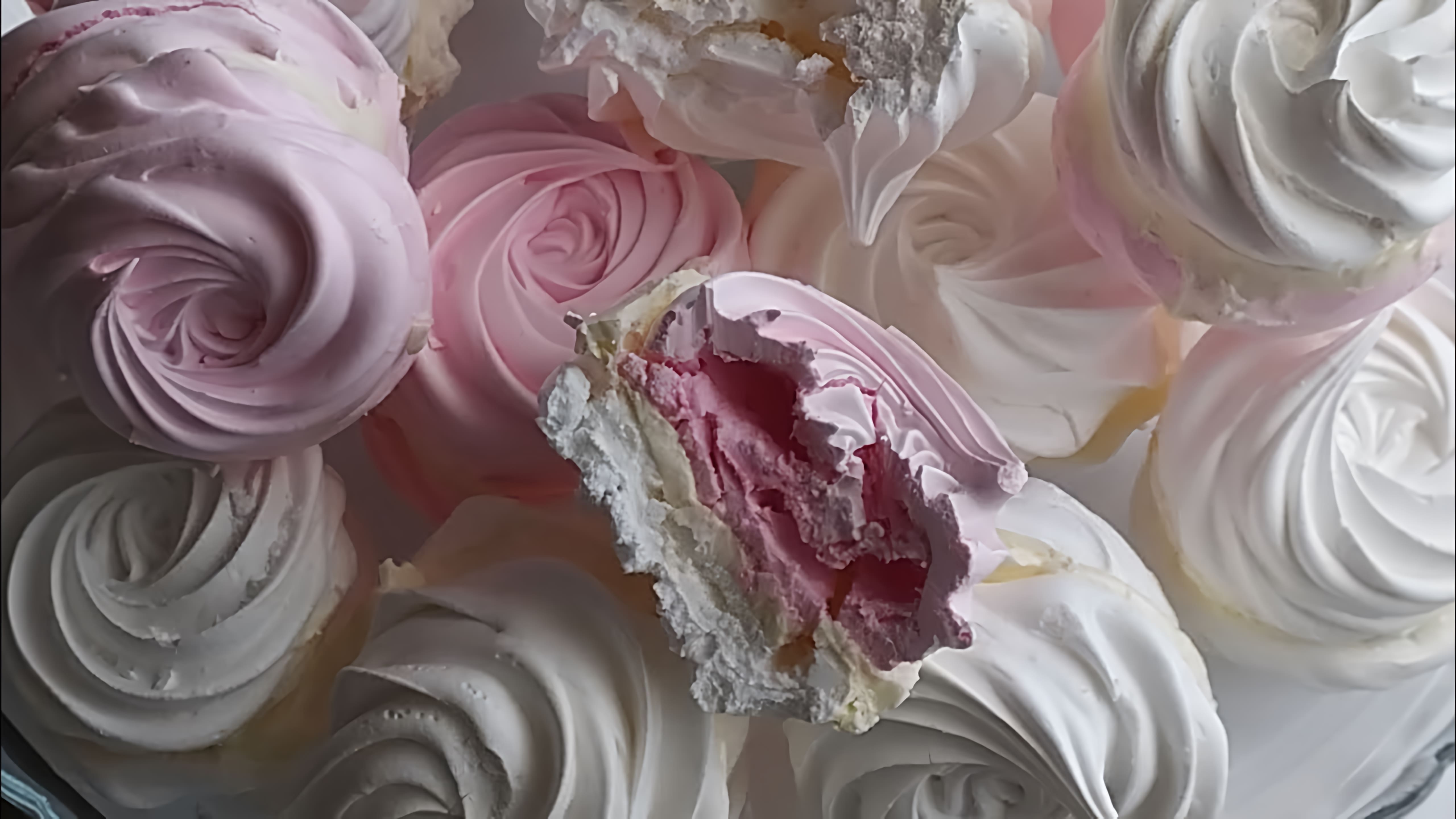 В этом видео Наталья Правдина готовит пирожные Безе с масляным кремом Швейцарская меренга
