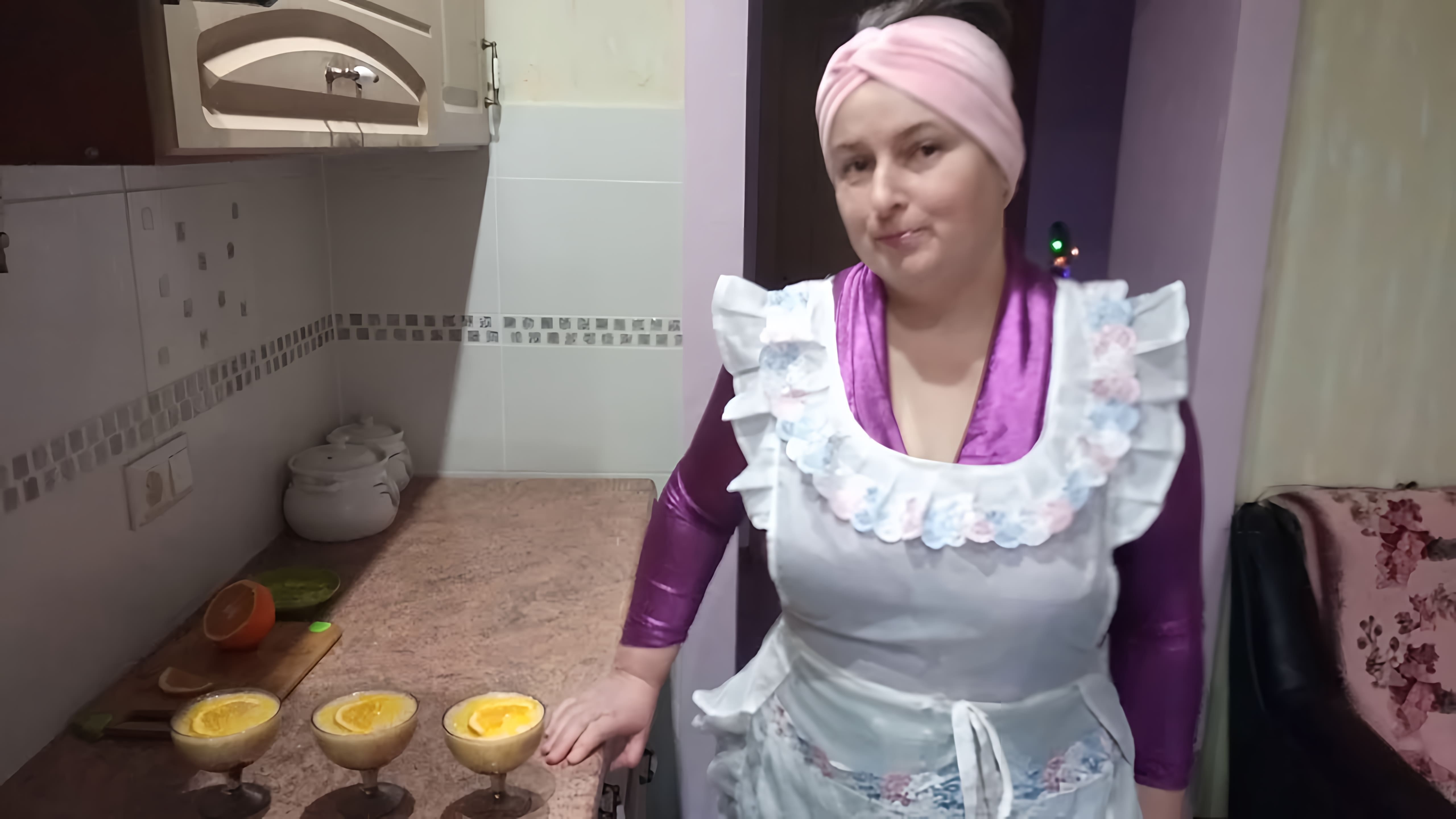 В этом видео демонстрируется рецепт молочно-ягодного фруктового желе