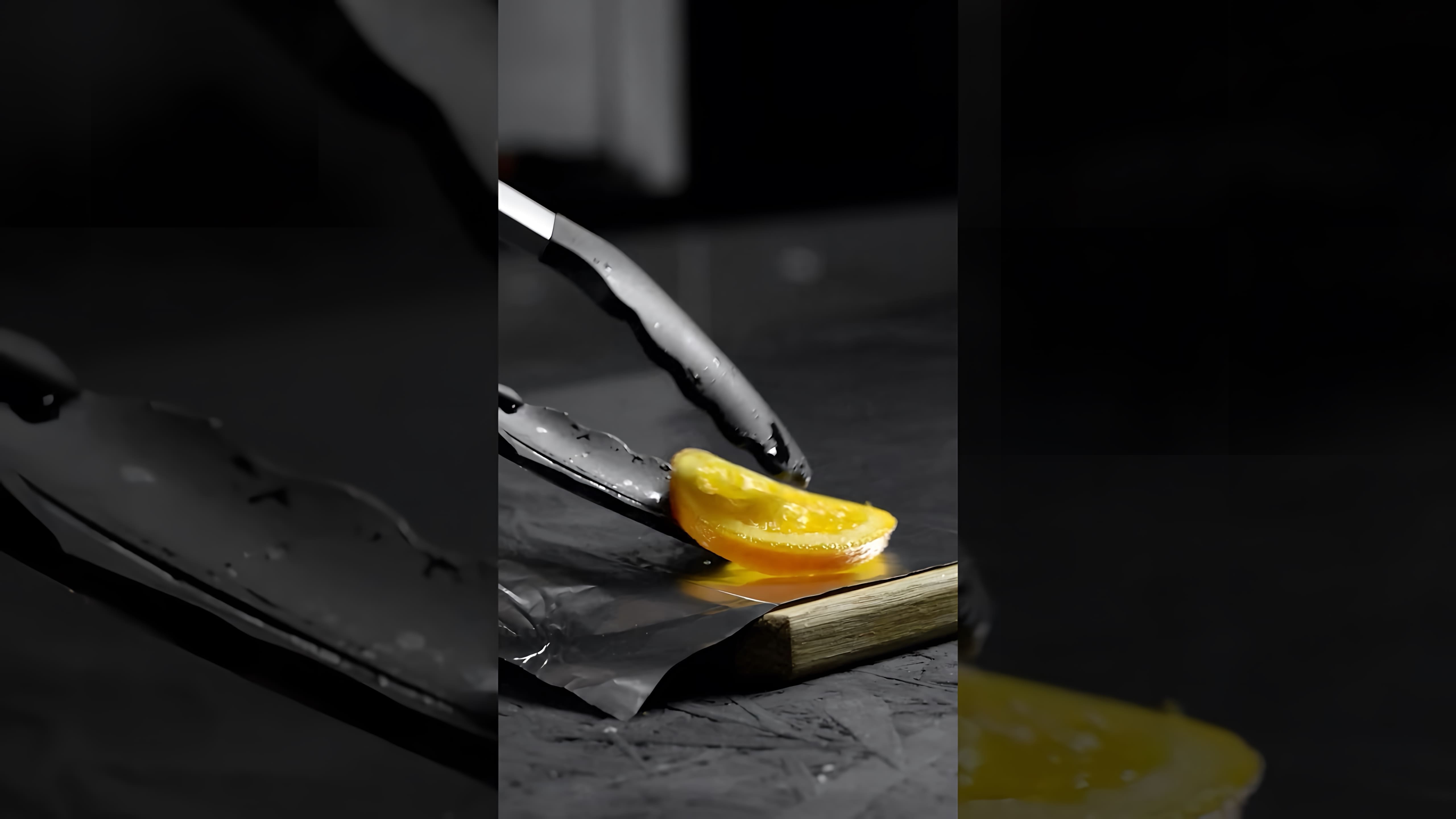 В этом видео-ролике будет показан рецепт приготовления апельсиновых долек в шоколаде с солью
