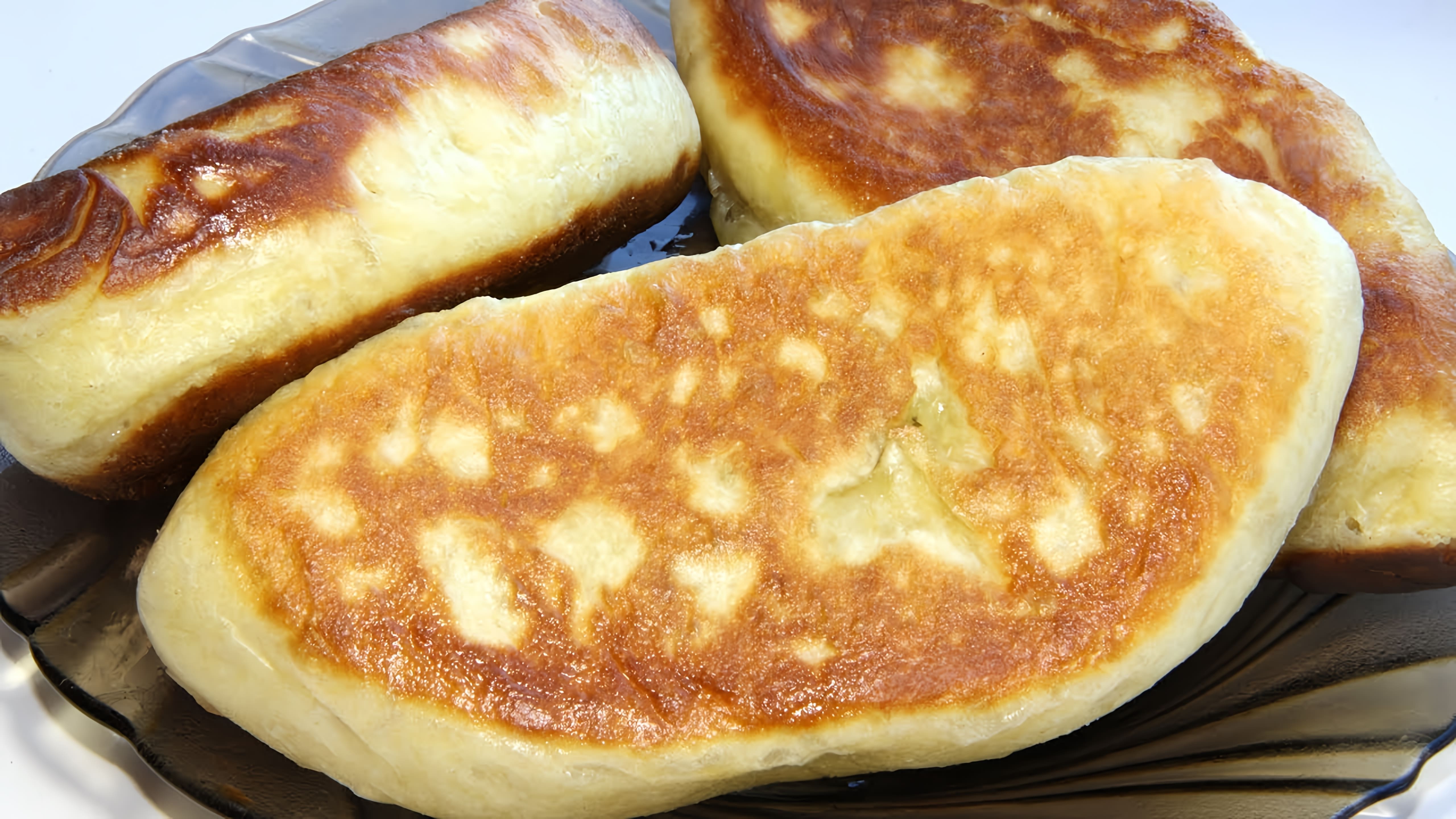 Пирожки с солеными огурцами - это вкусное и оригинальное блюдо, которое можно приготовить в домашних условиях