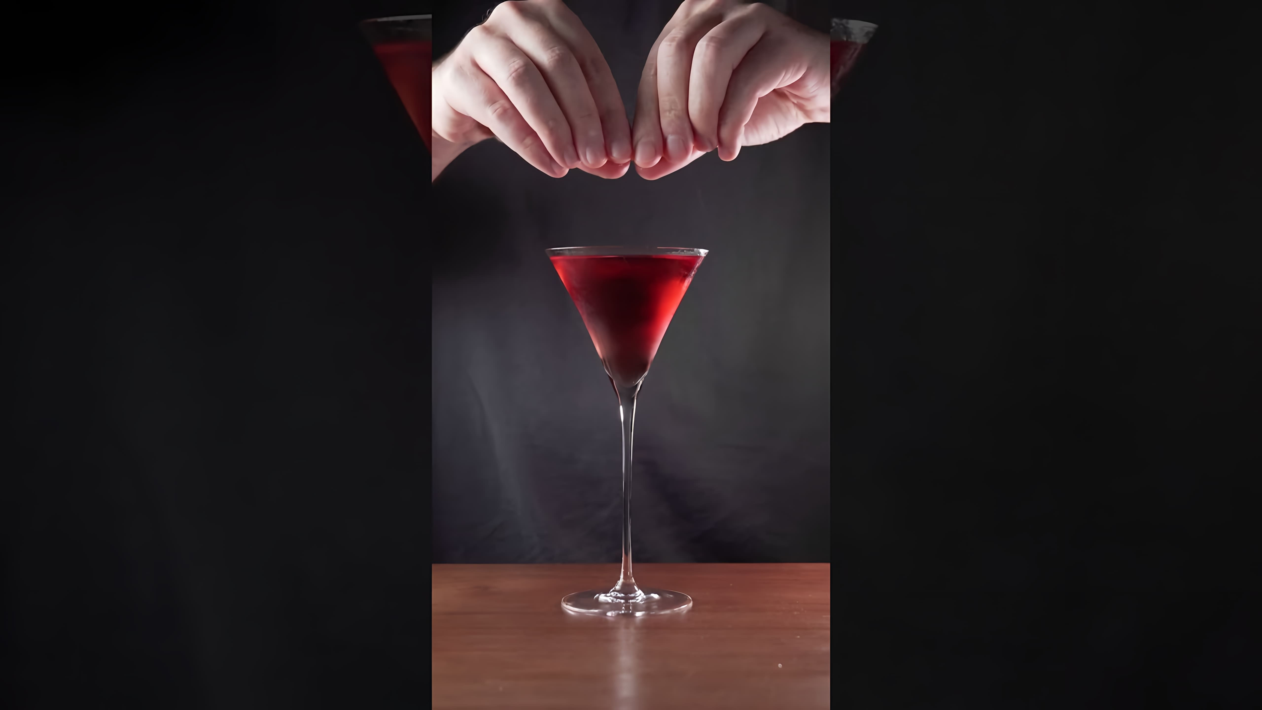 "Коктейль ПАРИЖАНИН | PARISIAN смородина и джин!" - это видео-ролик, который демонстрирует процесс приготовления коктейля с использованием джина и смородины