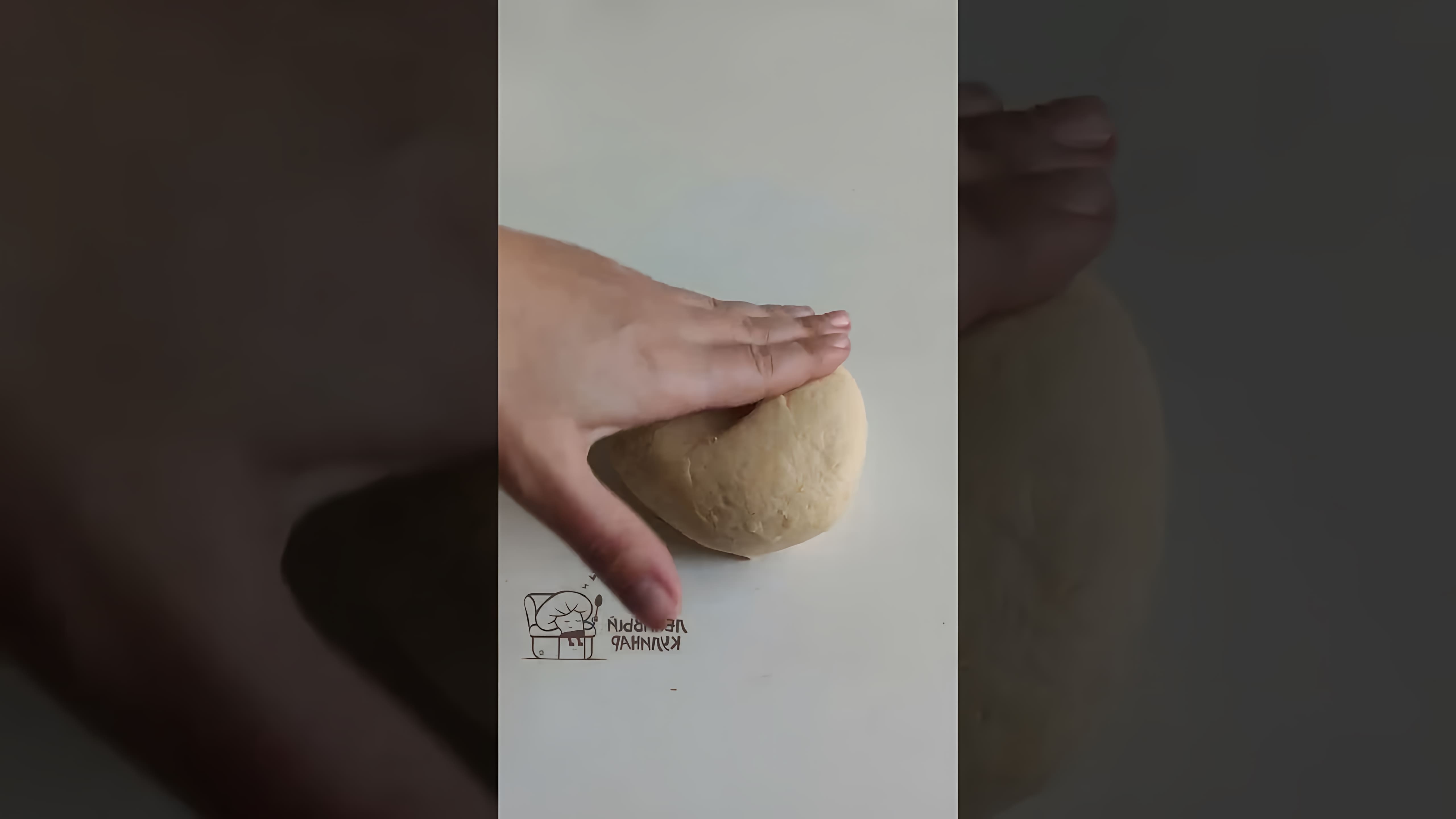 В этом видео Оля и Лена, влюбленные ленивые кулинары, показывают, как приготовить печенье с сердечками