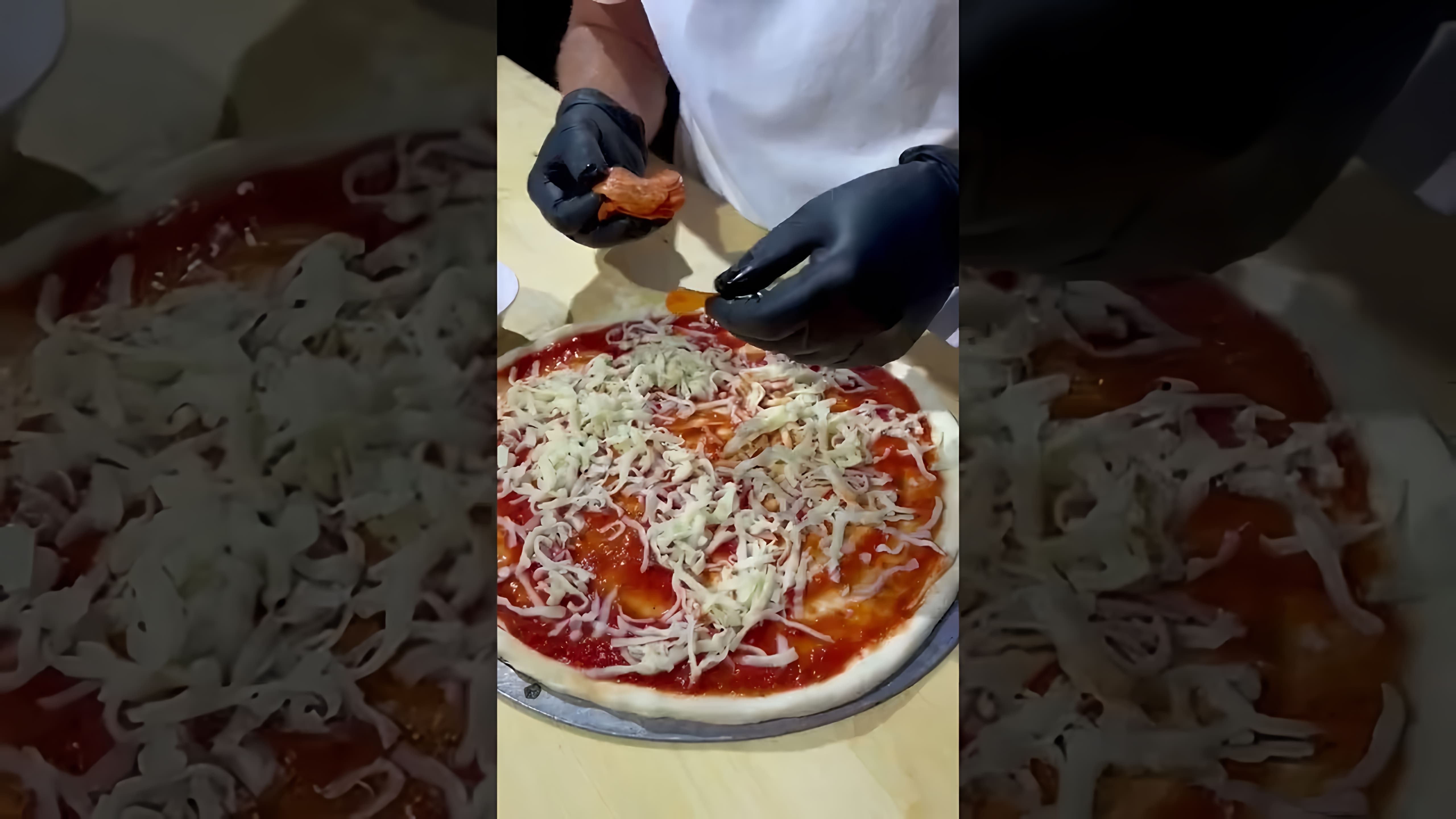 В этом видео-ролике мы покажем, как приготовить самую популярную детскую пиццу Пепперони