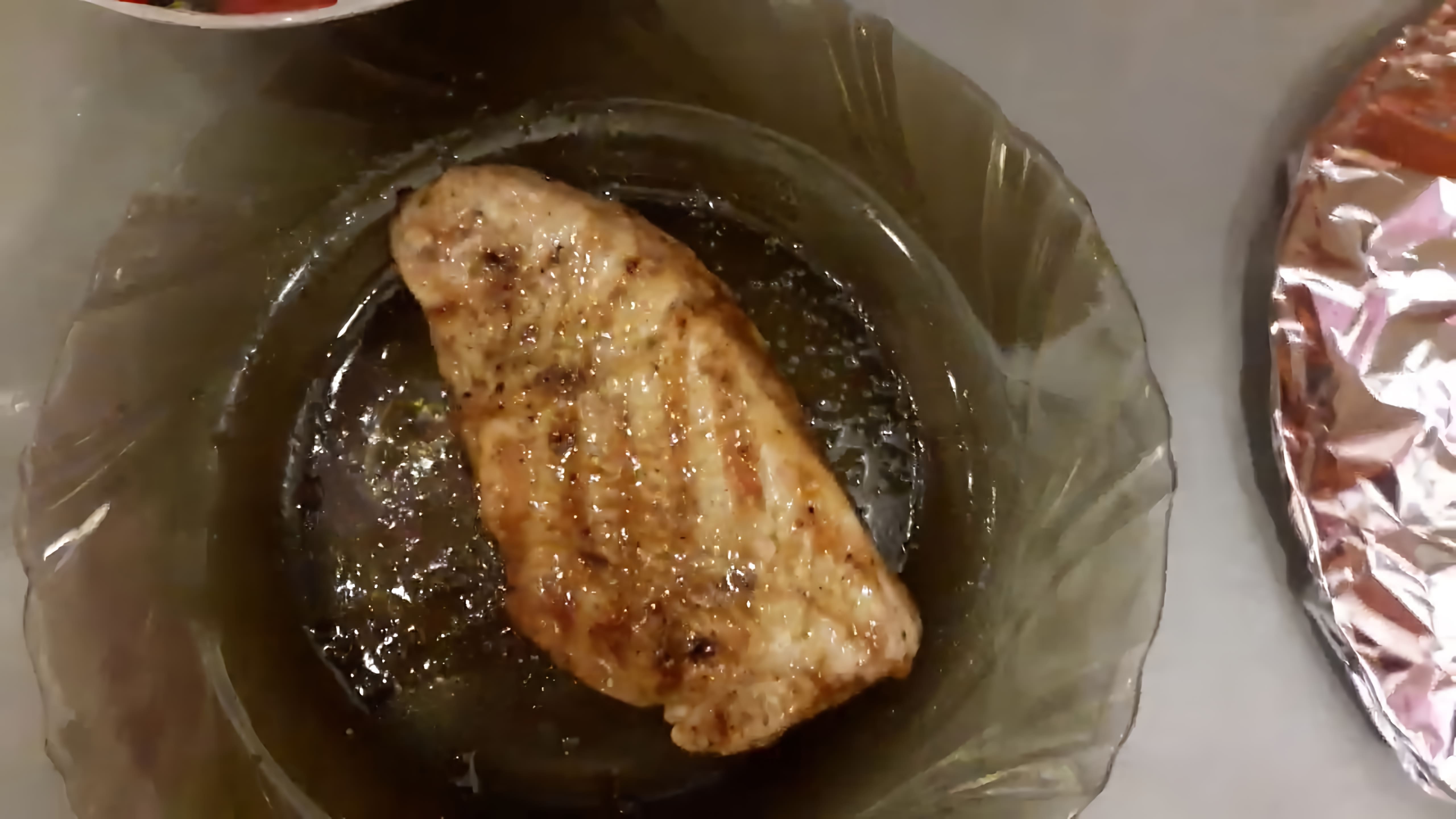 В этом видео демонстрируется процесс приготовления сочного стейка ИНДИ ЛАЙТ на сковороде ГРИЛЬ