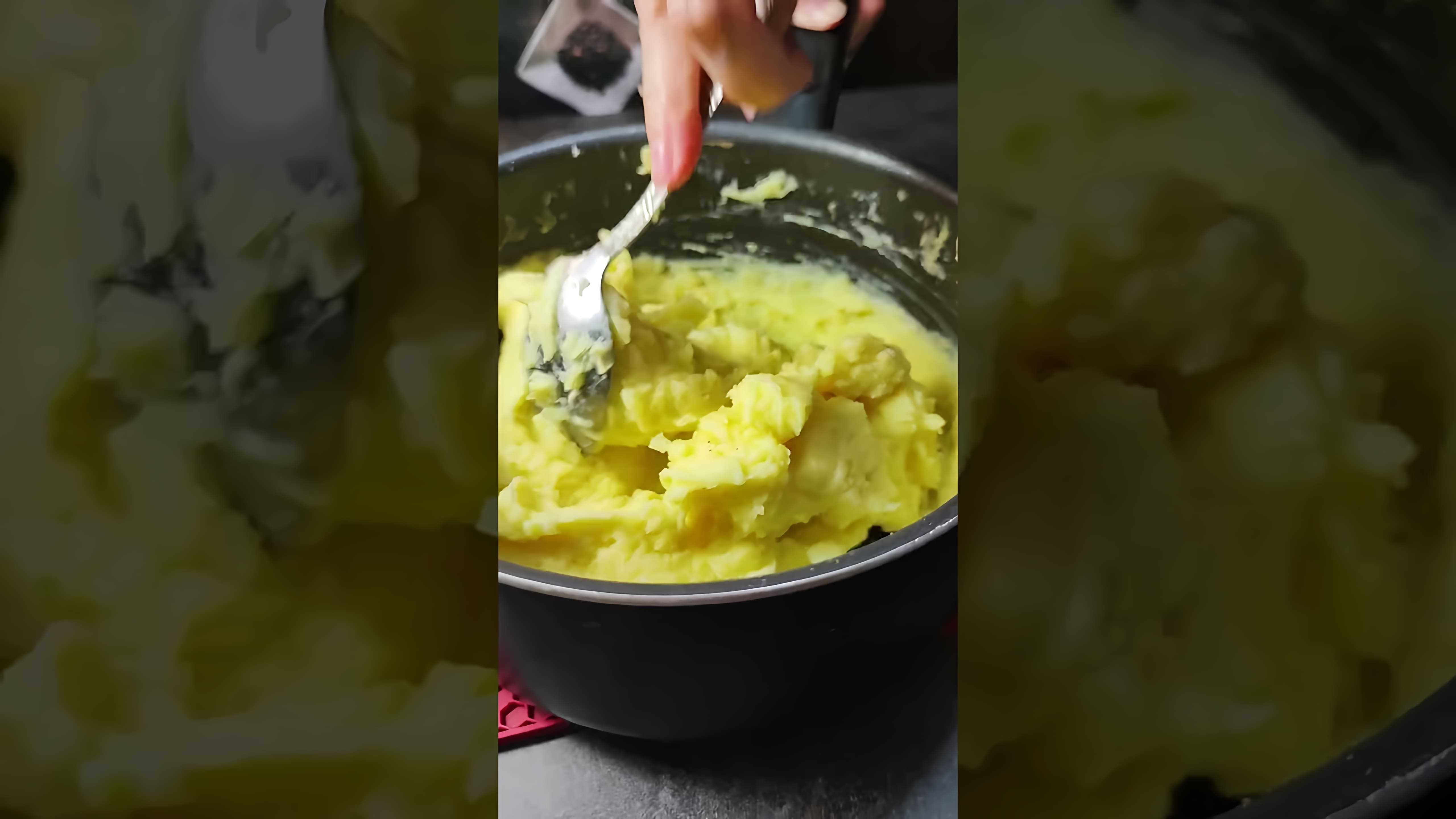 В этом видео-ролике вы увидите, как приготовить вкусные домашние вареники с картошкой