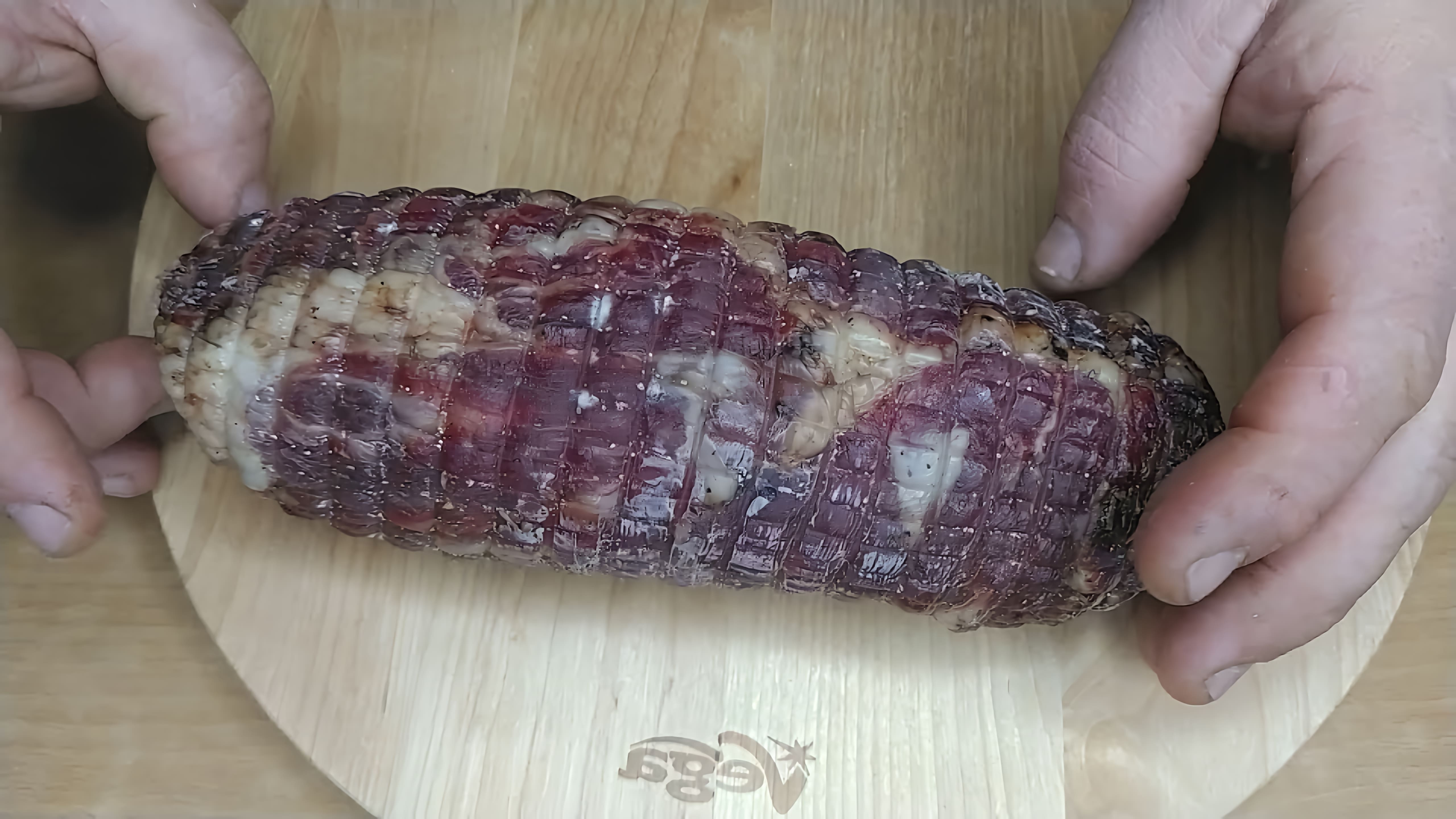 В данном видео демонстрируется процесс приготовления сыровяленой свинины (шеи) в домашних условиях