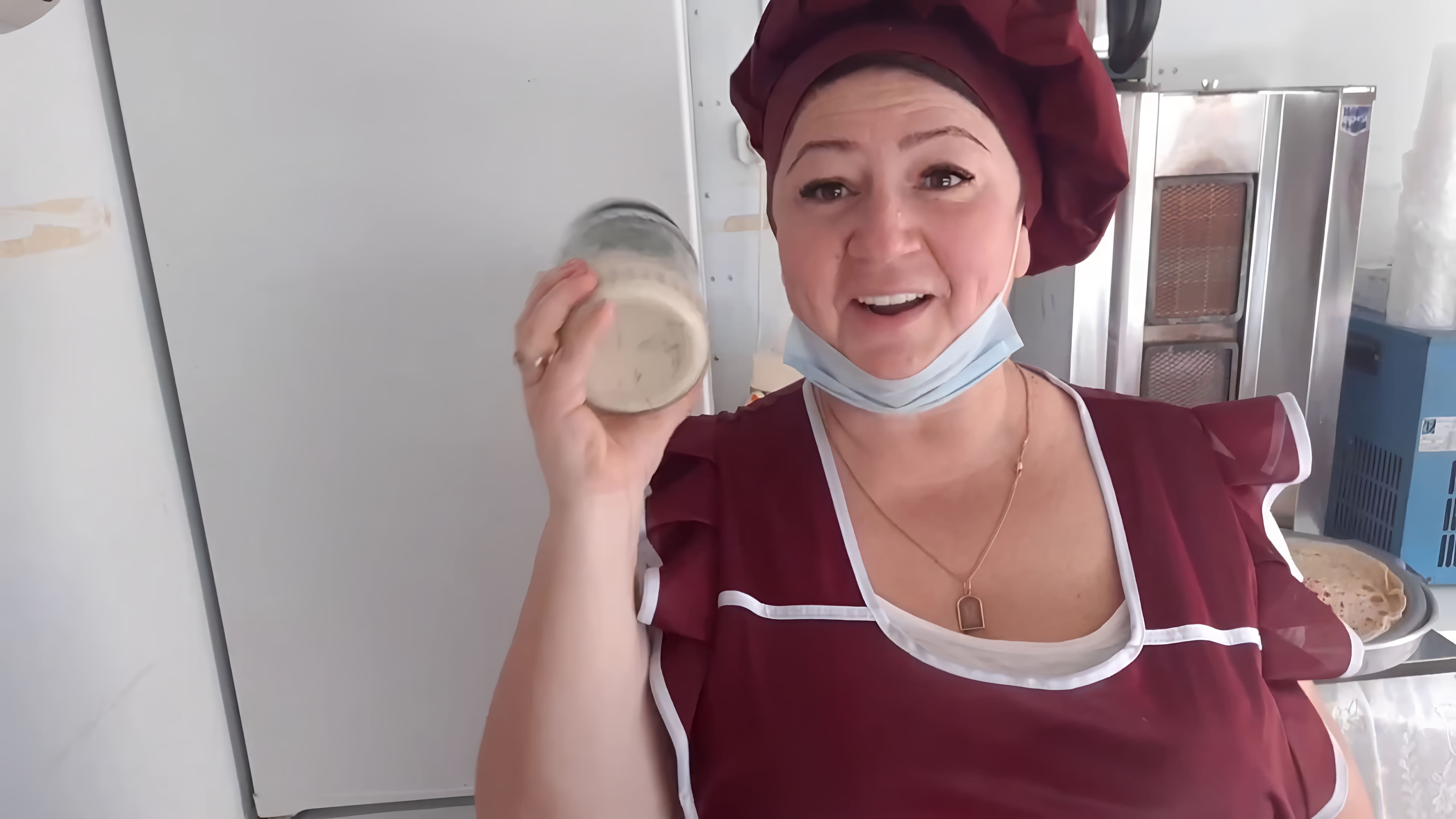 В этом видео Елена рассказывает о своем рецепте окрошки, который она будет есть весь день