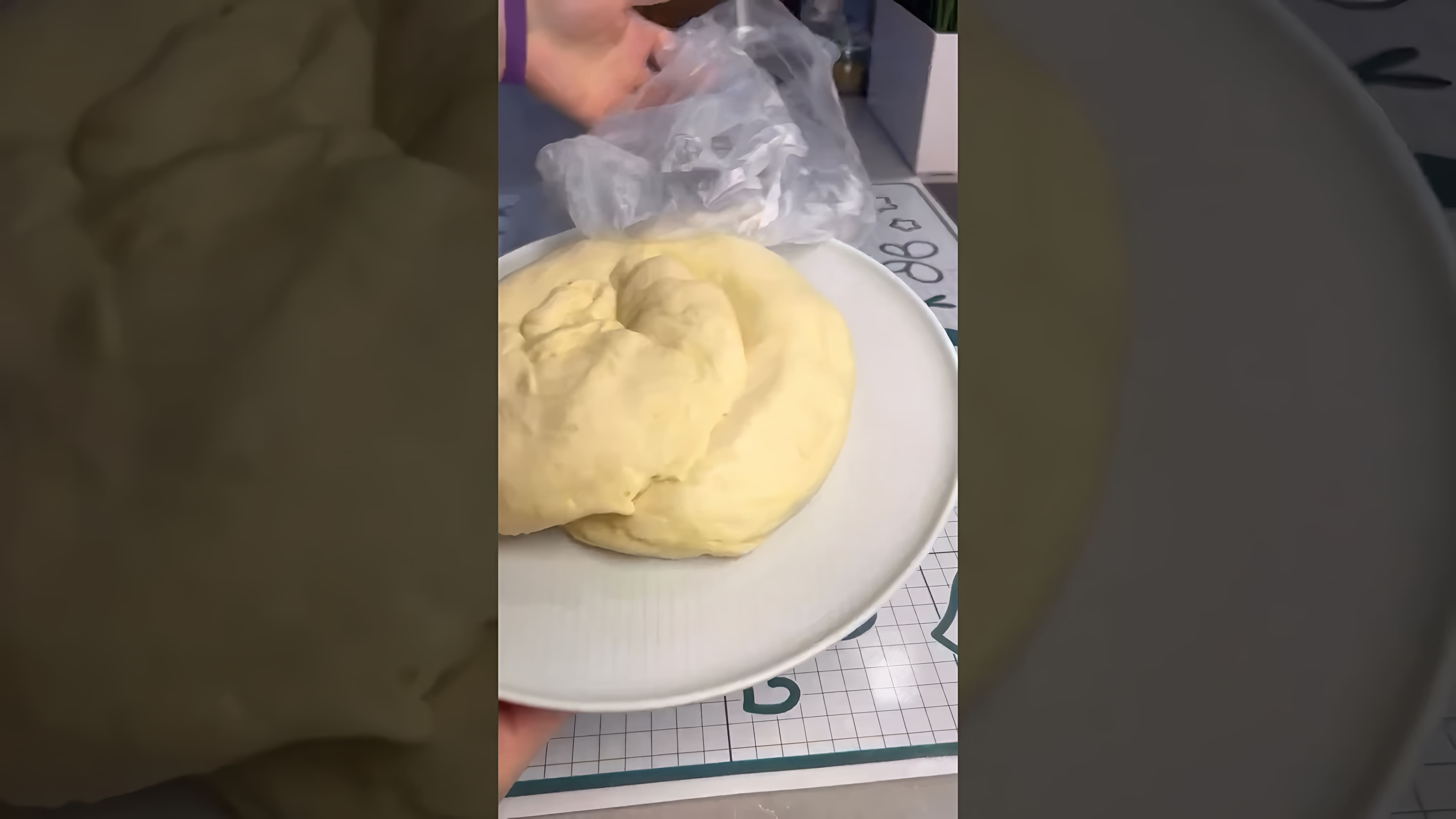В этом видео-ролике вы увидите, как приготовить слоеный хлеб в домашних условиях