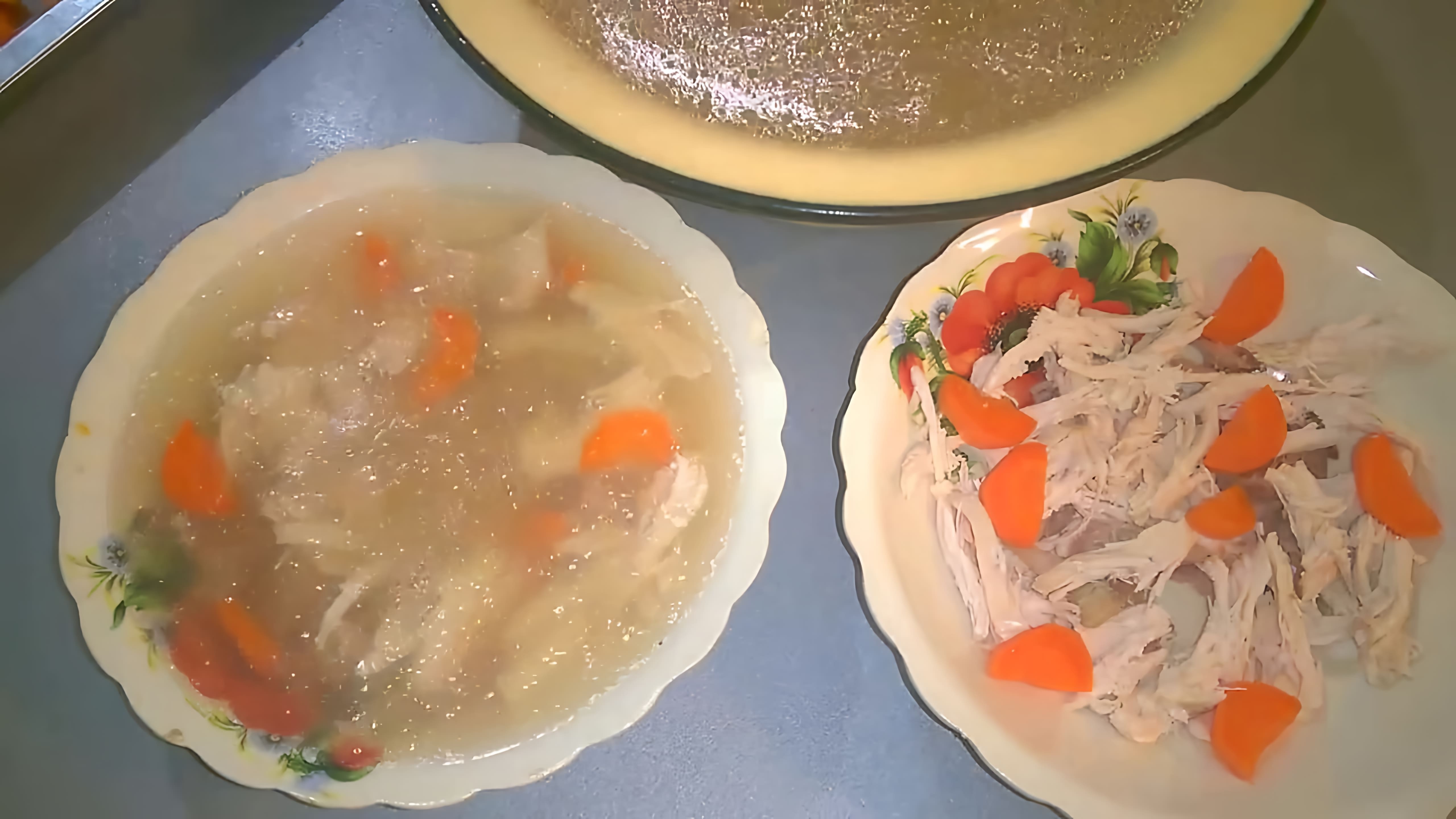 В этом видео Надежда готовит холодец из свинины и курицы с желатином