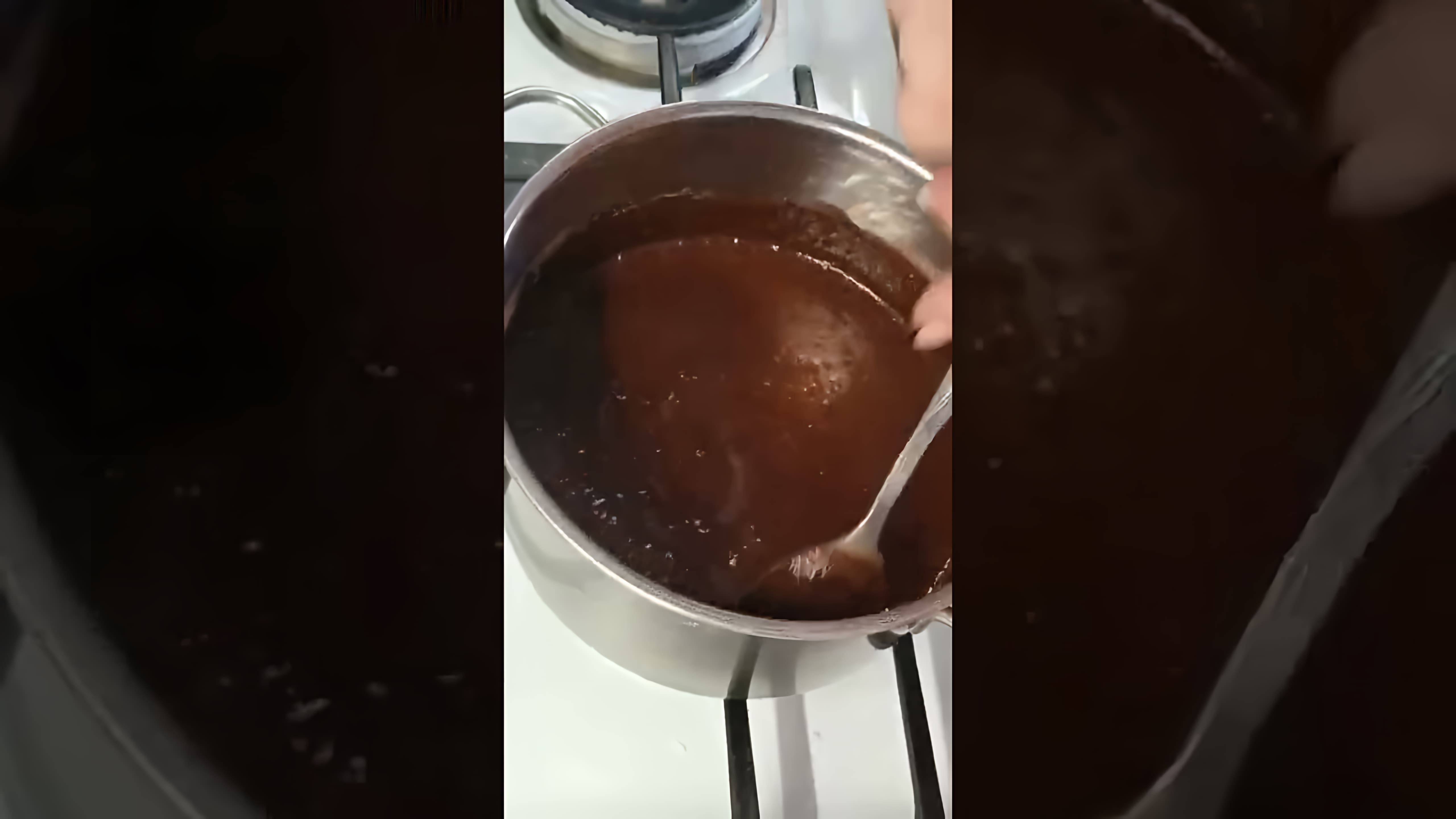 Видео рецепт приготовления шоколадной глазури для покрытия выпечки, такой как торты, пончики и другие сладости