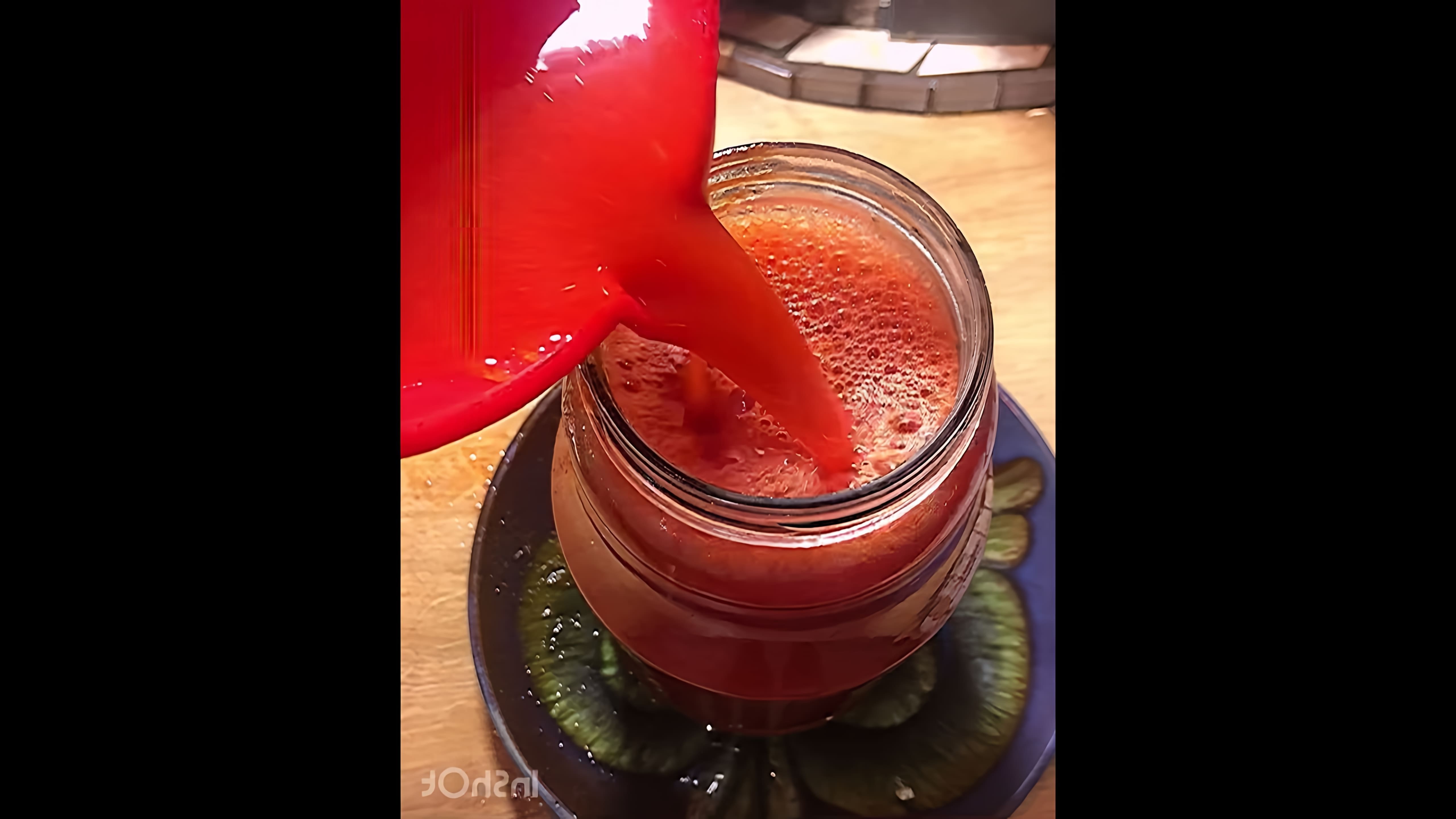 В этом видео-ролике показан процесс приготовления большого количества томатного сока без использования соковыжималки